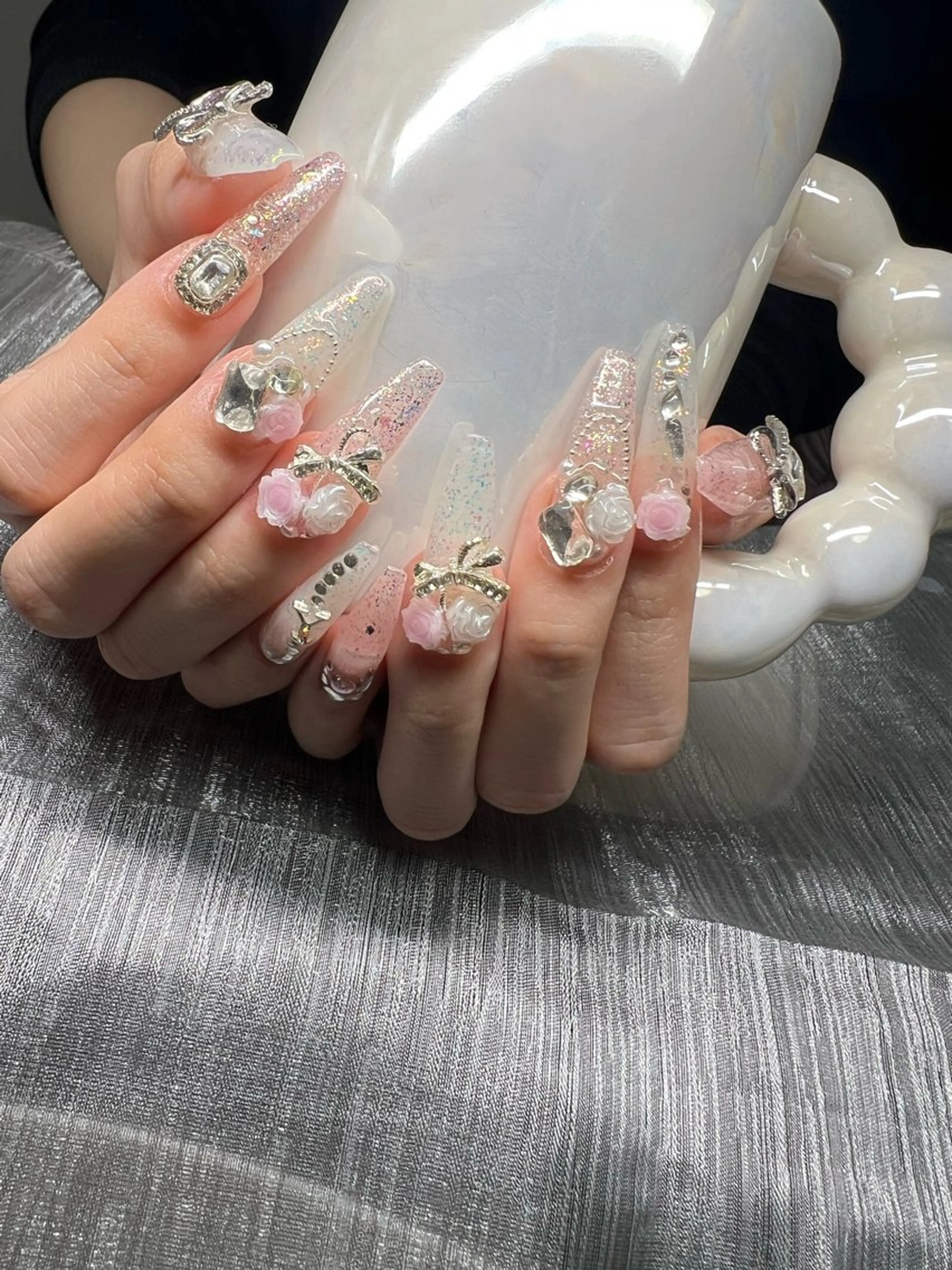 ネイル マグネットネイル ピンク ネイルチップ 冬ネイル クリスマス ハンドネイル Lee Nailsのネイルデザイン