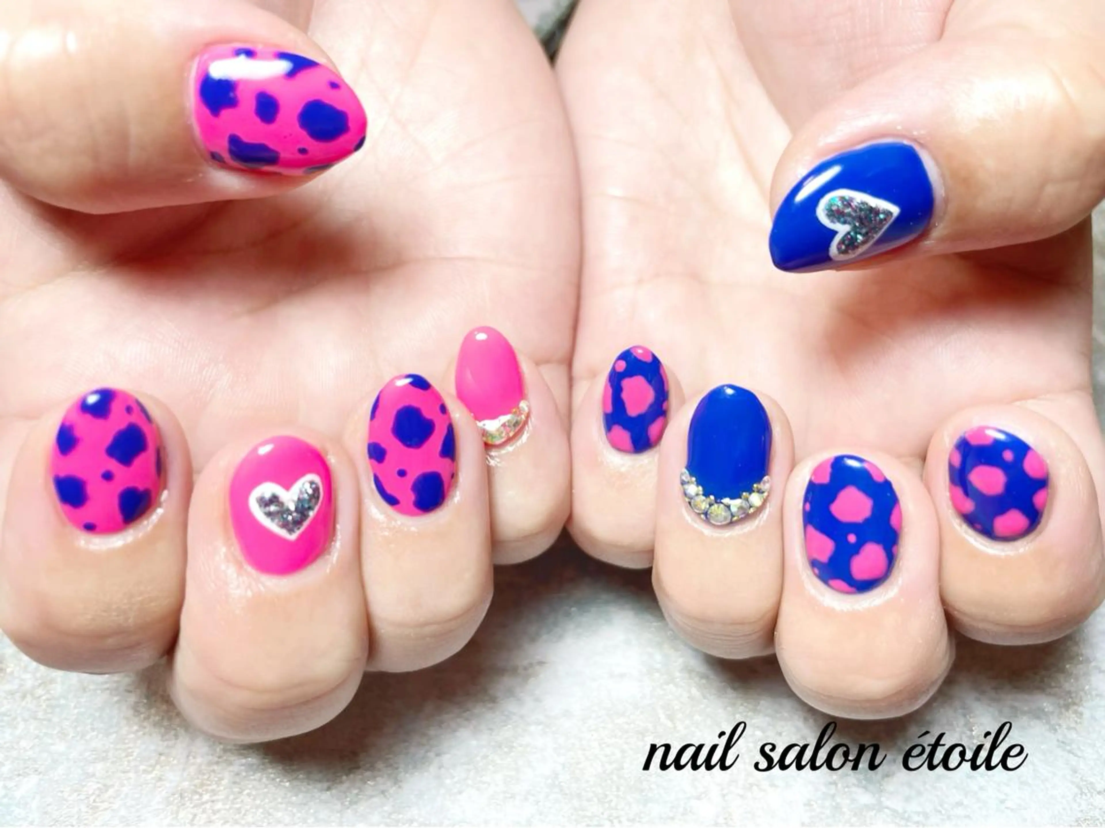 ネイル アニマル柄 アートネイル ブルー ジェルネイル ピンク ハンドネイル nail salon étoileのネイルデザイン