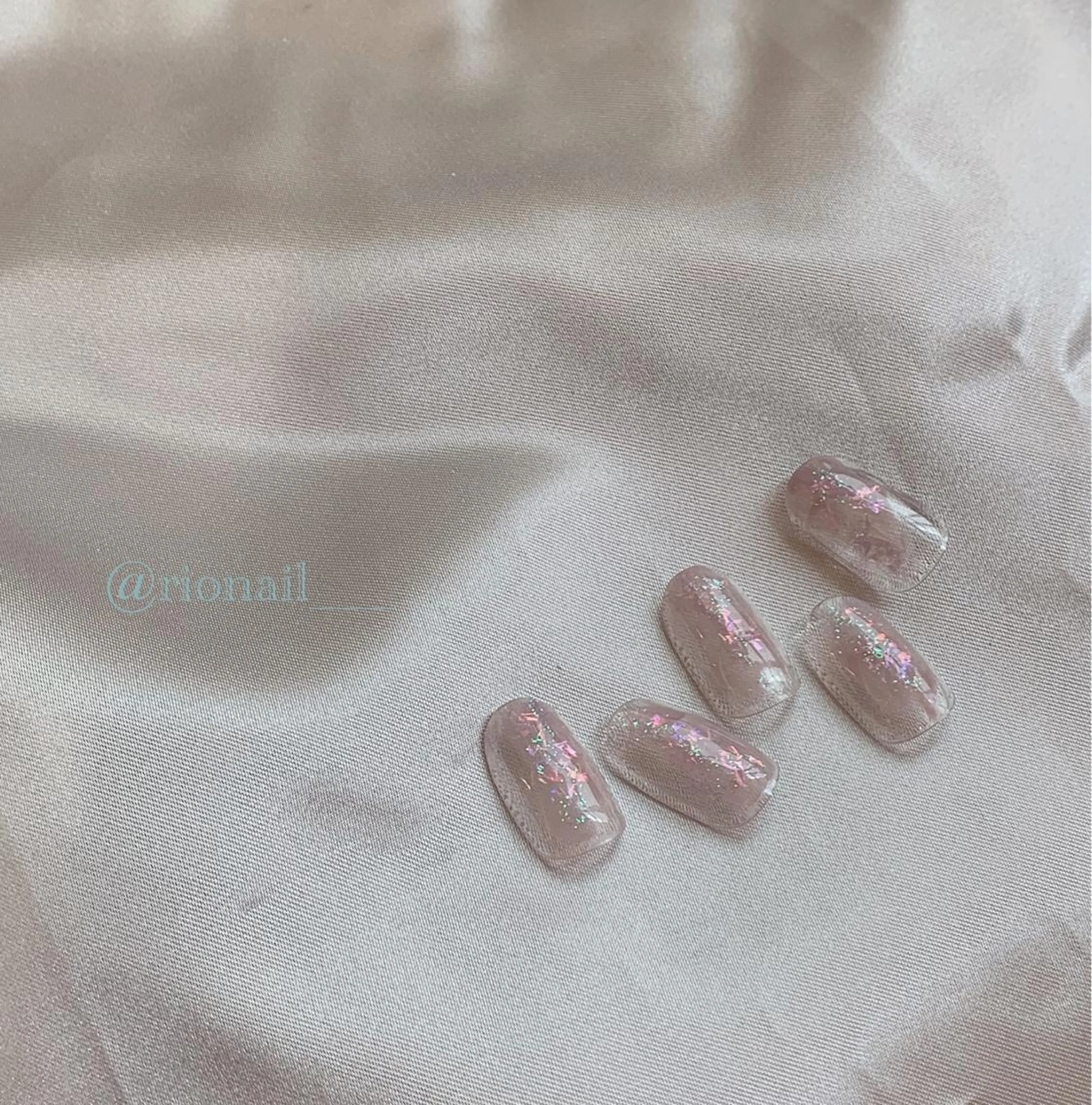 ネイル アートネイル ハンドネイル 𝘙𝘪𝘰𝘯𝘢 ...🕯🤍のネイルデザイン