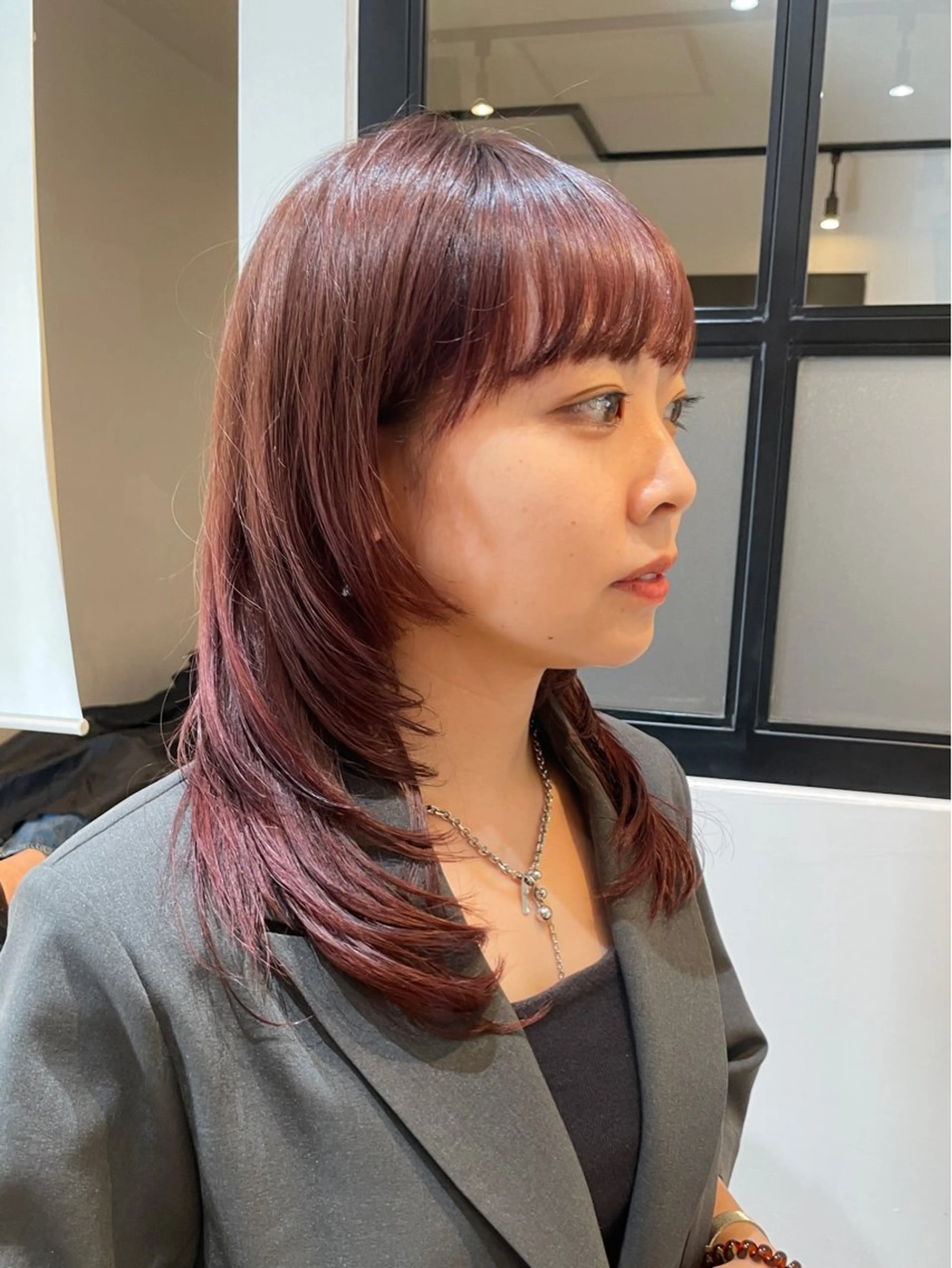 ミディアム カラー デザインカラー ピンクカラー レッドカラー ハッシュカット レイヤーカット カット ヘアカラー トリートメント ﾊｲﾄｰﾝ/ｶﾗｰ/ 用賀/稲若健太郎のヘアスタイル