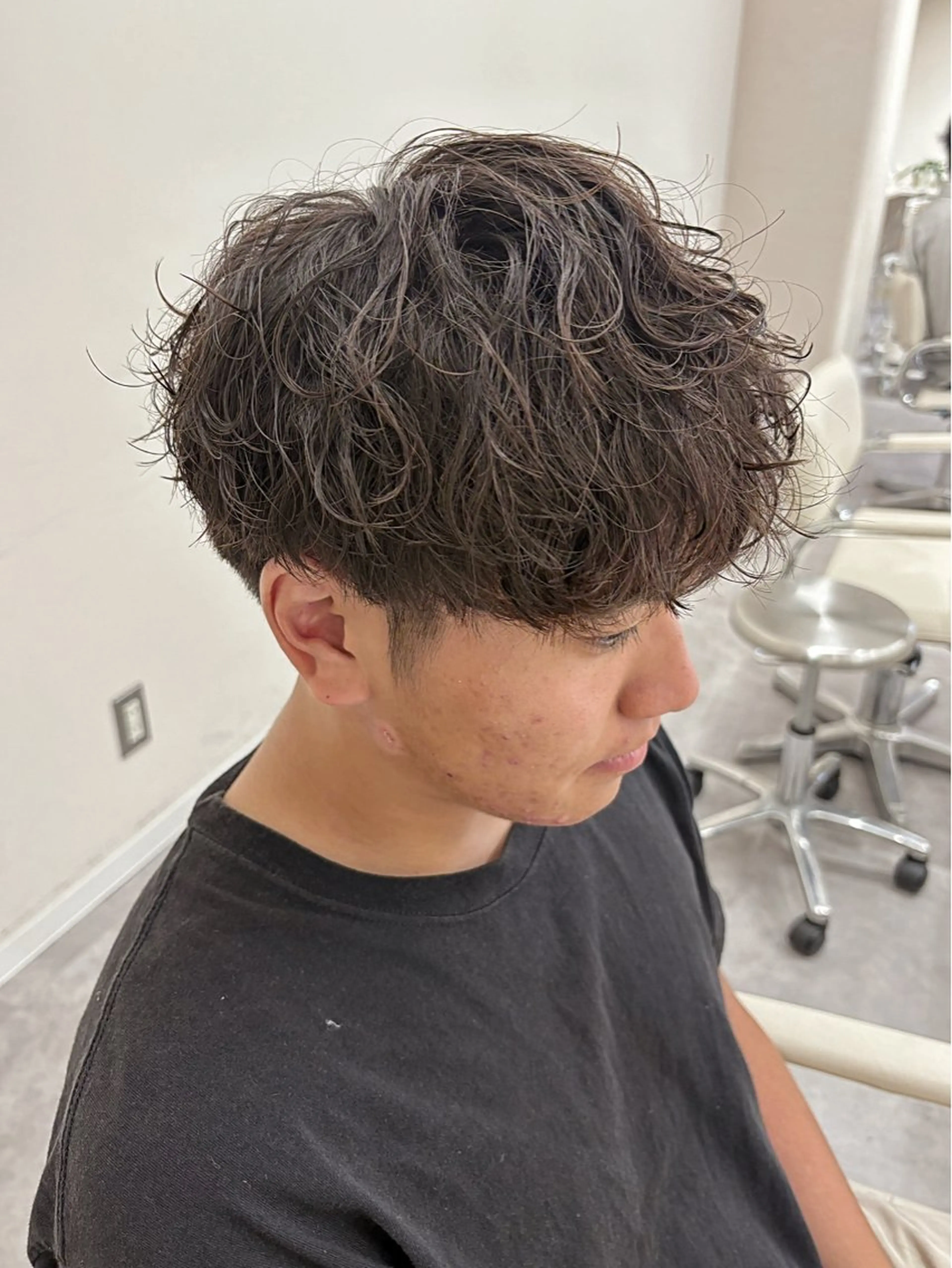 パーマ メンズ センターパート フェードカット フェザーパーマ マッシュ メンズパーマ カット パーマ 増渕 駿介のヘアスタイル