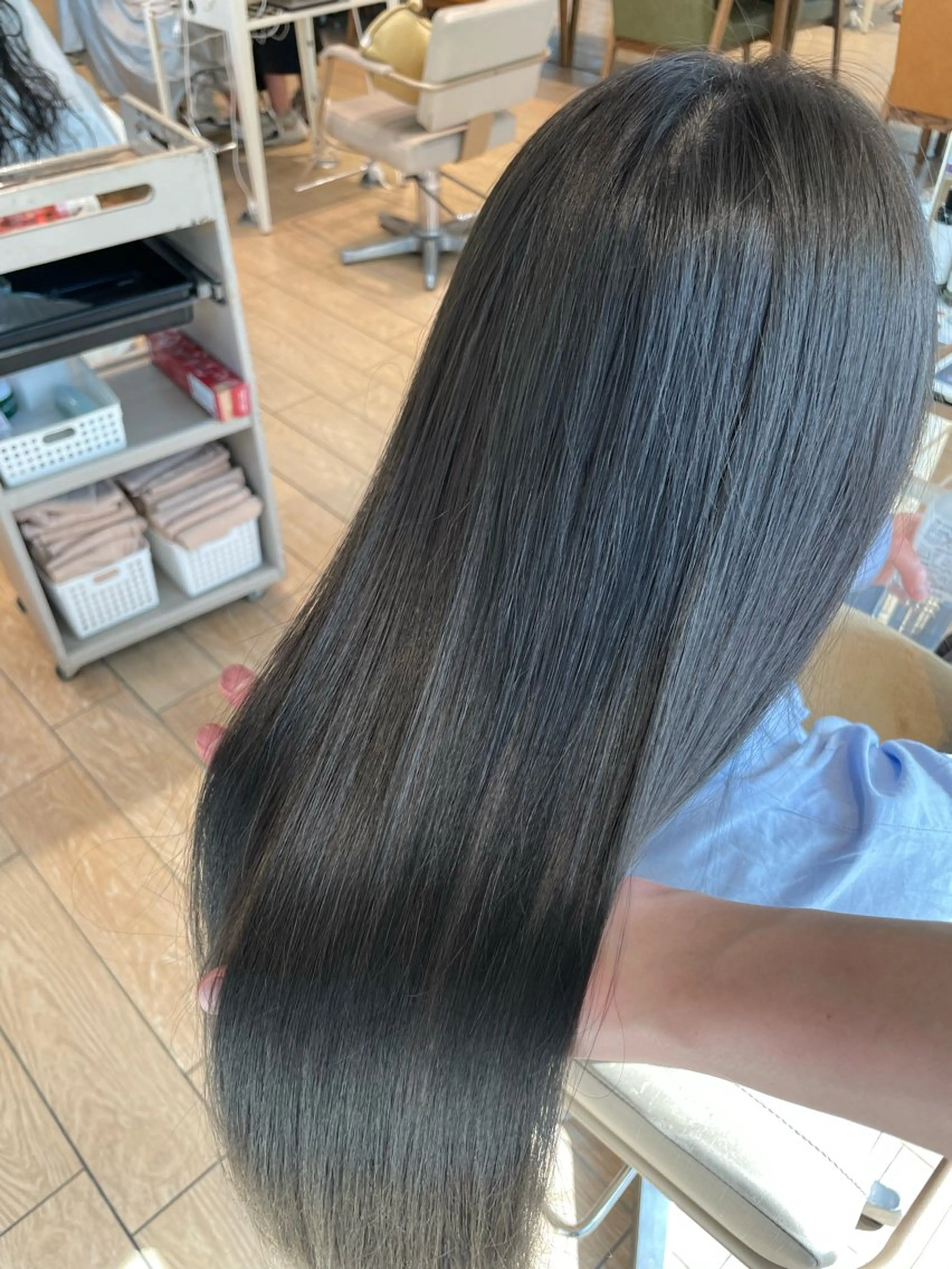 ロング Yui / ユイ 艶々カラー🩵´-のヘアスタイル