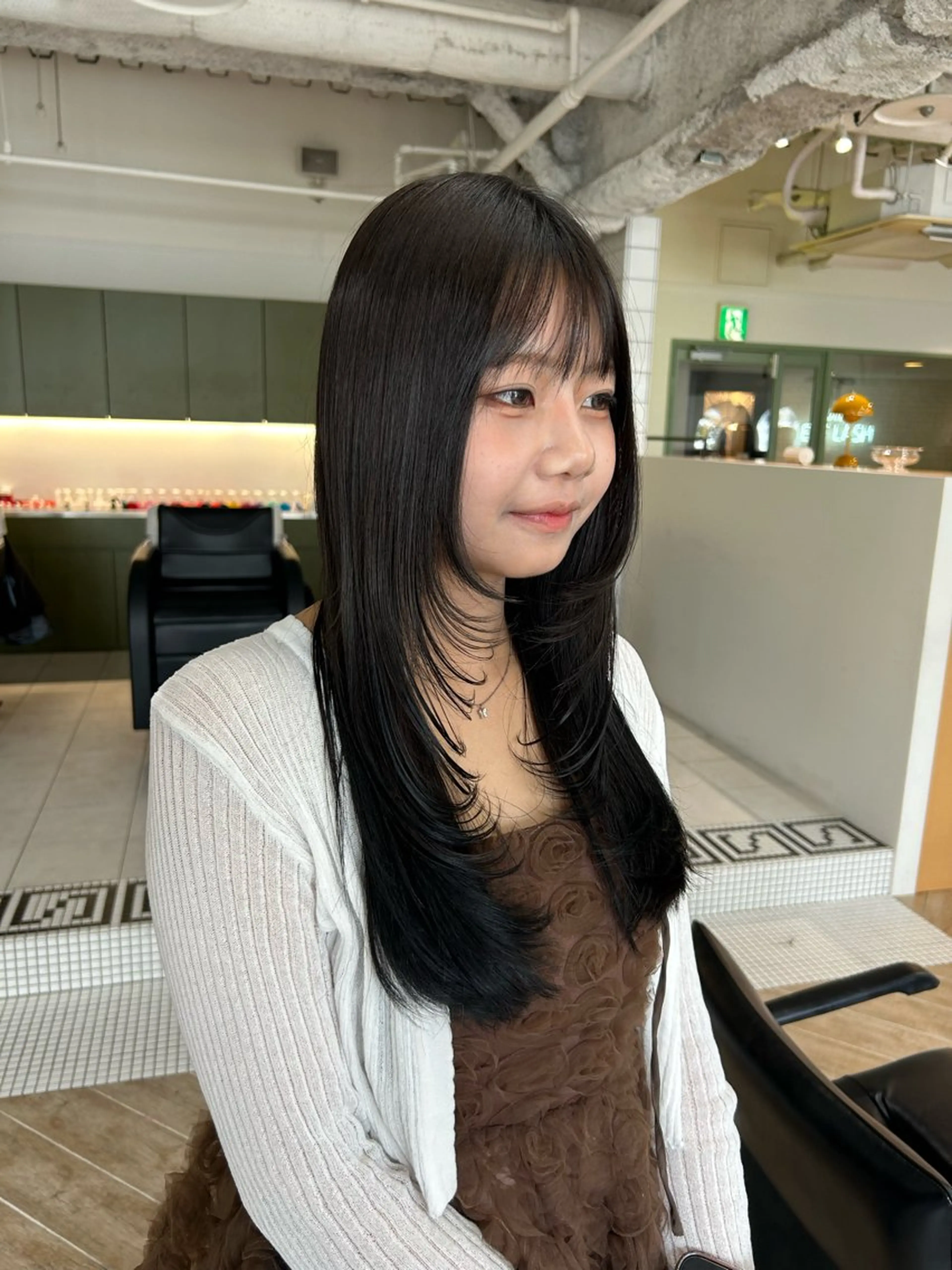 ロング カラー カット ヘアカラー トリートメント ベージュ/ダブルカラ ー/新潟駅/青柳萌果のヘアスタイル