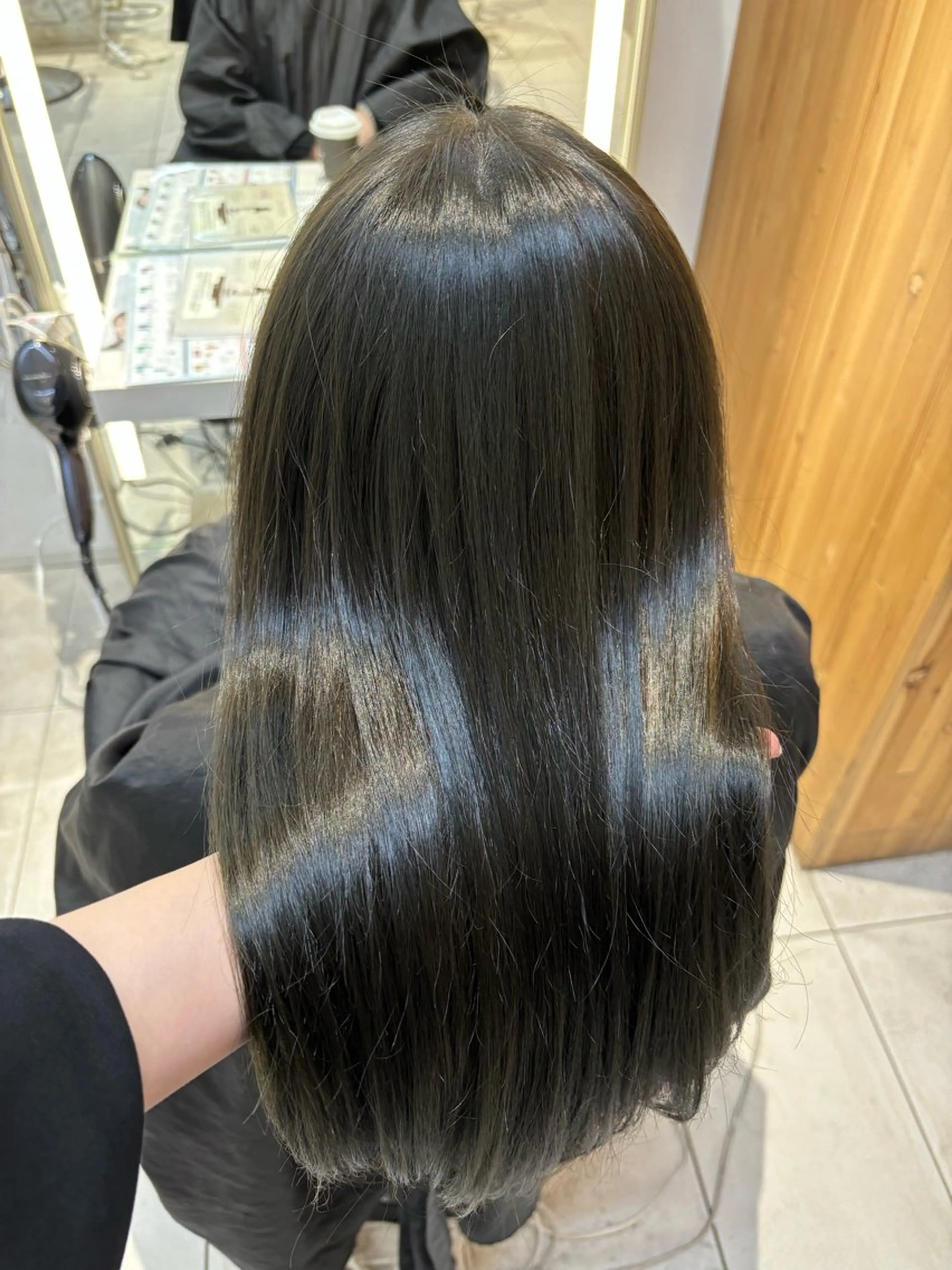 カラー オリーブカラー 鈴木 彩莉のヘアスタイル