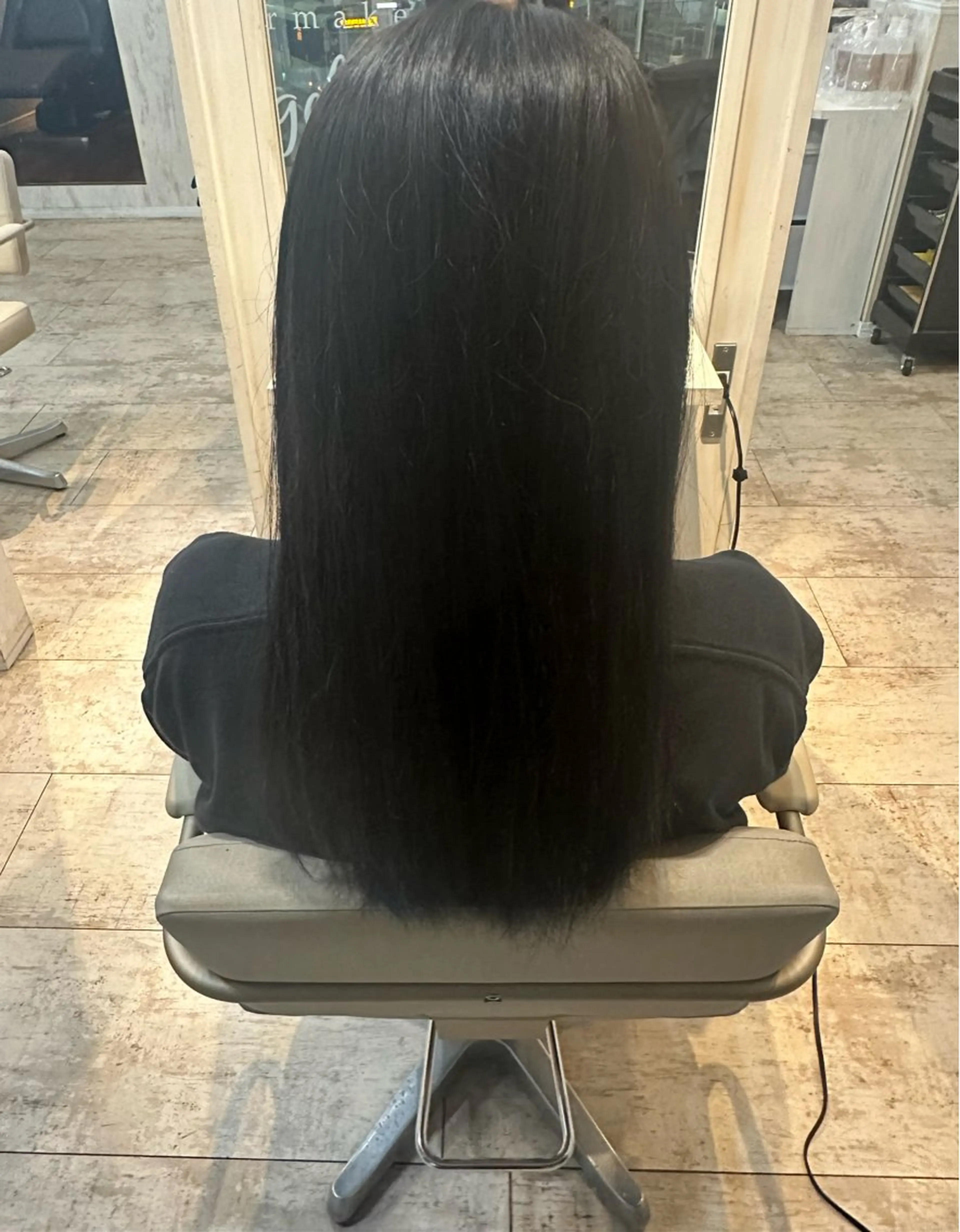 カラー 黒髪 ブリーチ ブルーカラー ブルーブラック 中坊 琴美のヘアスタイル