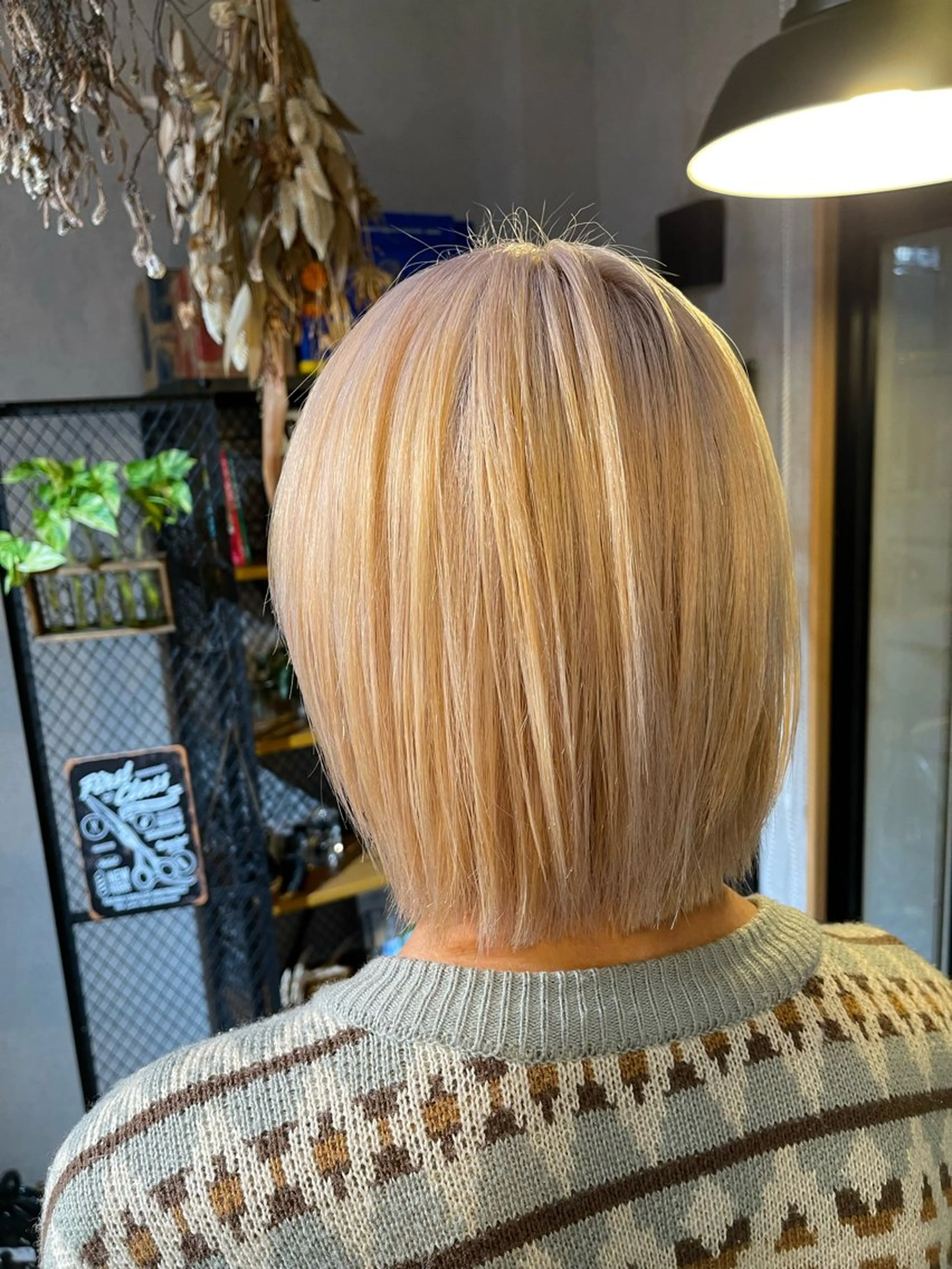 カラー メンズ メンズブリーチ ブリーチ 抜きっぱなしブロンド ボブ SHIKI所属・三村 修斗のヘアスタイル