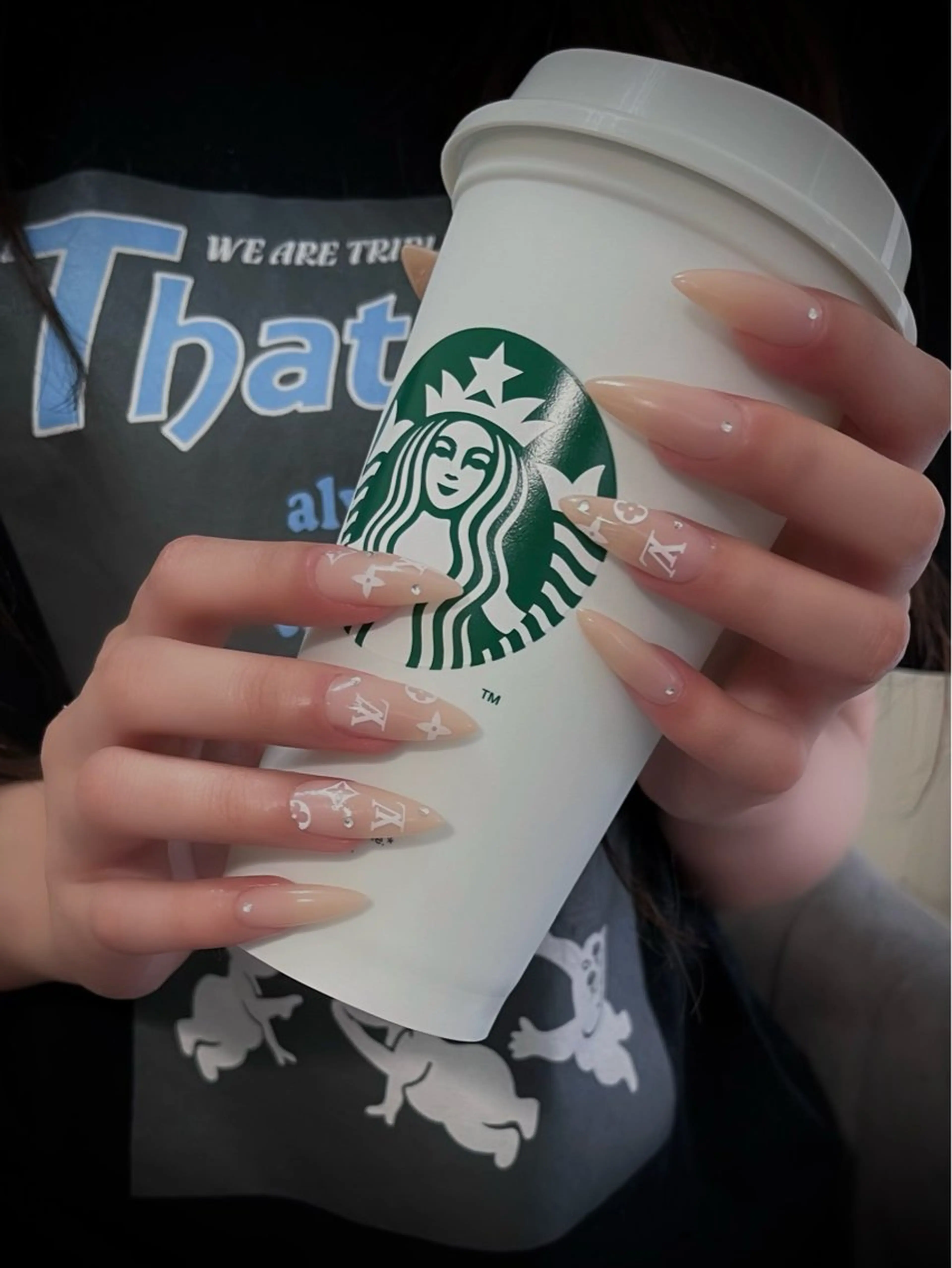 ネイル キラキラネイル マグネットネイル ワンカラーネイル スカルプネイル ワンホンネイル nine.🦋 YUKOのネイルデザイン