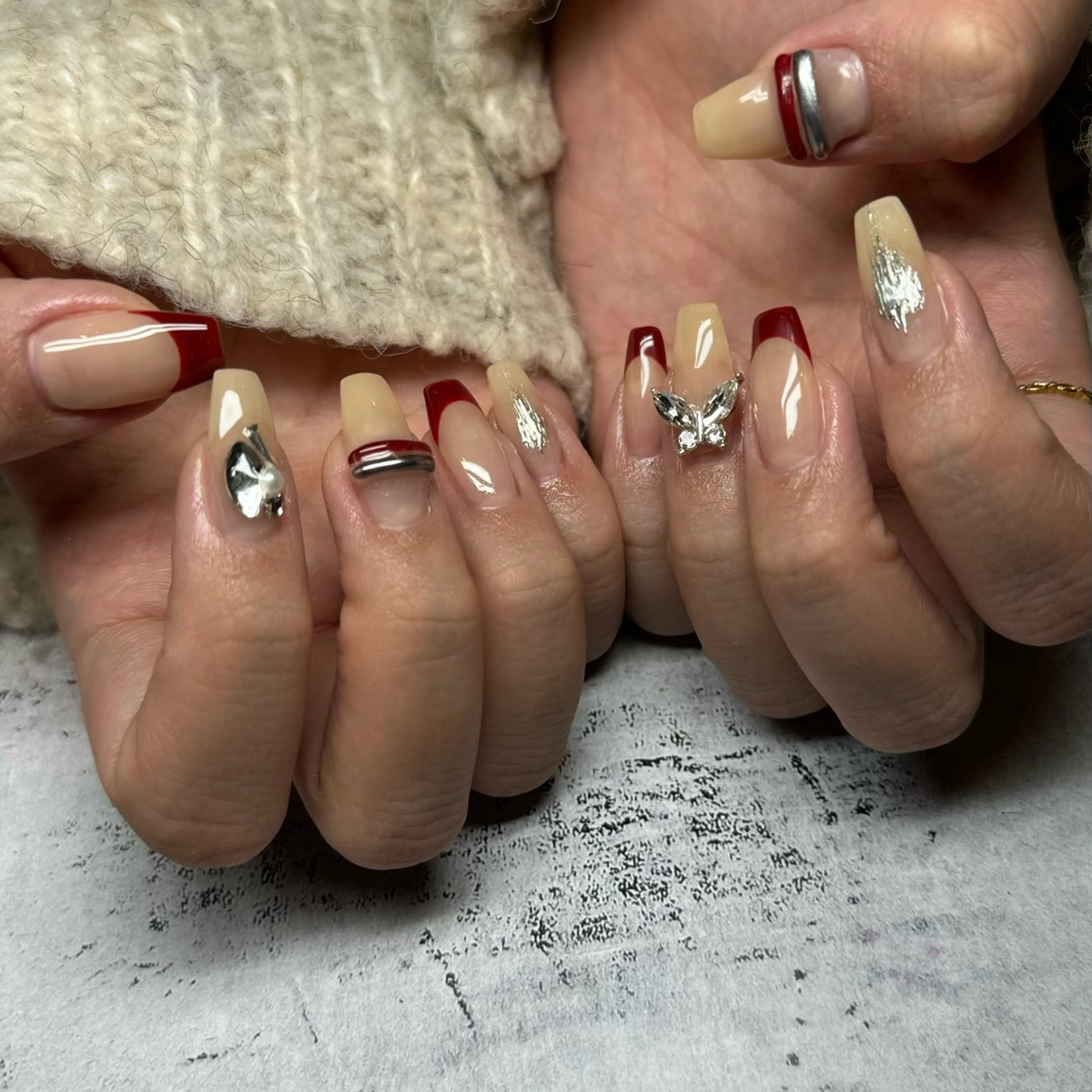 ネイル ボルドー ハンドネイル 𝐫𝐚𝐢 𝐧𝐚𝐢𝐥の眉毛・アイブロウイメージ