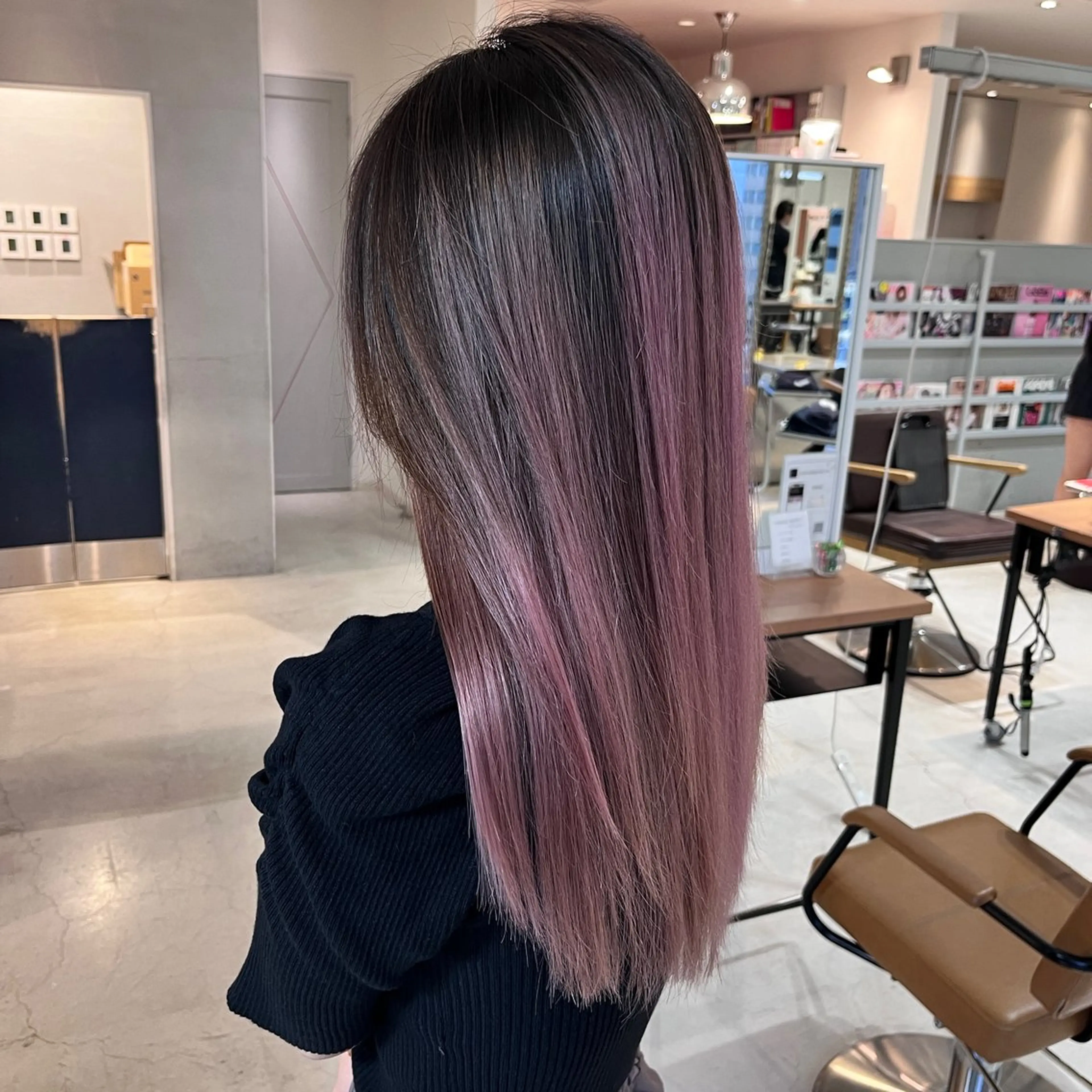 セミロング カラー ベージュカラー ブリーチ デザインカラー グレージュ ハイライトカラー ヘアカラー トリートメント nameless髪質 改善ブリーチ心斎橋のヘアスタイル