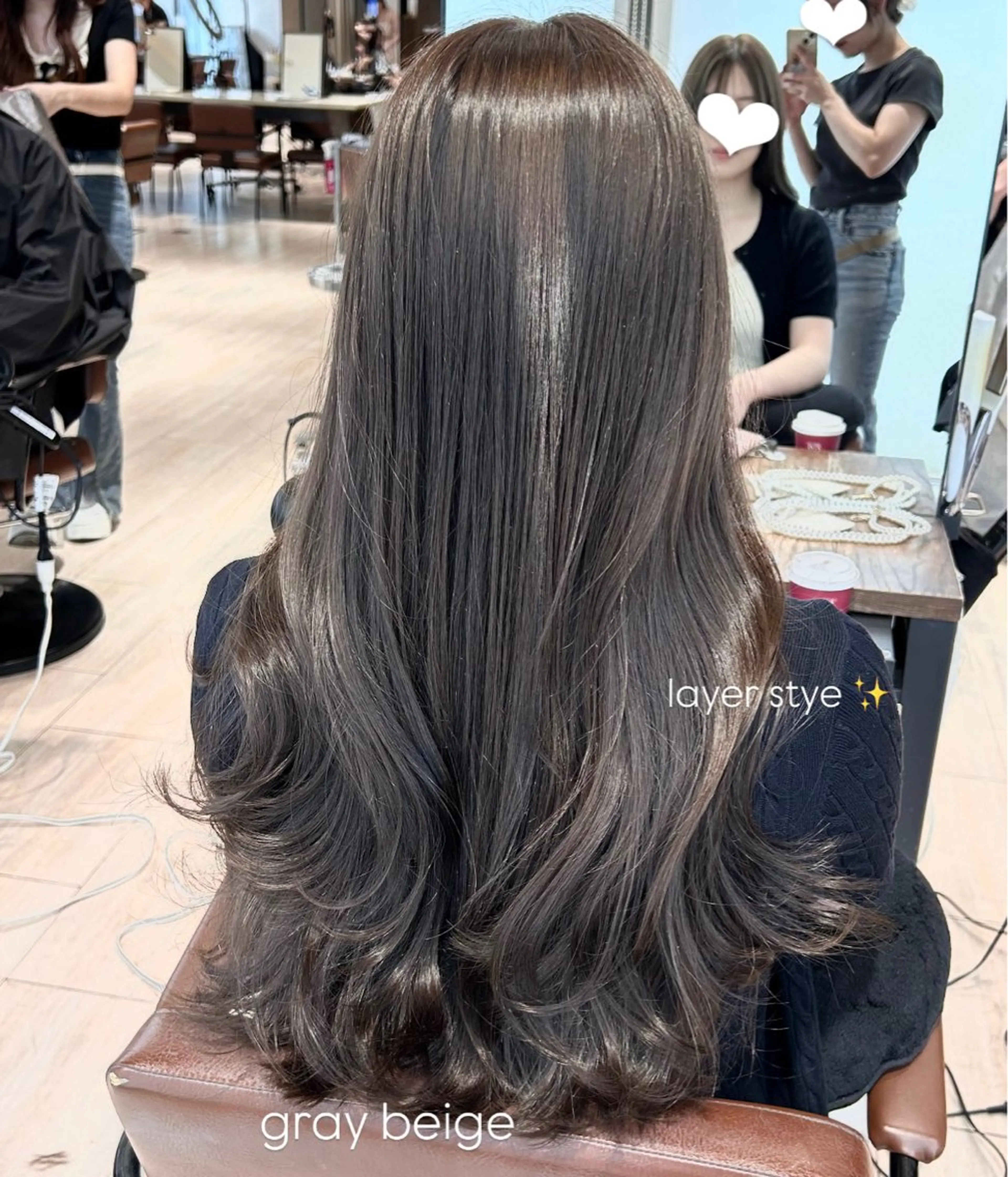 ロング カラー グレージュ 顔周りカット レイヤーカット ロング カット ヘアカラー トリートメント 🍼顔周りカット/ レイヤー/小川華奈のヘアスタイル