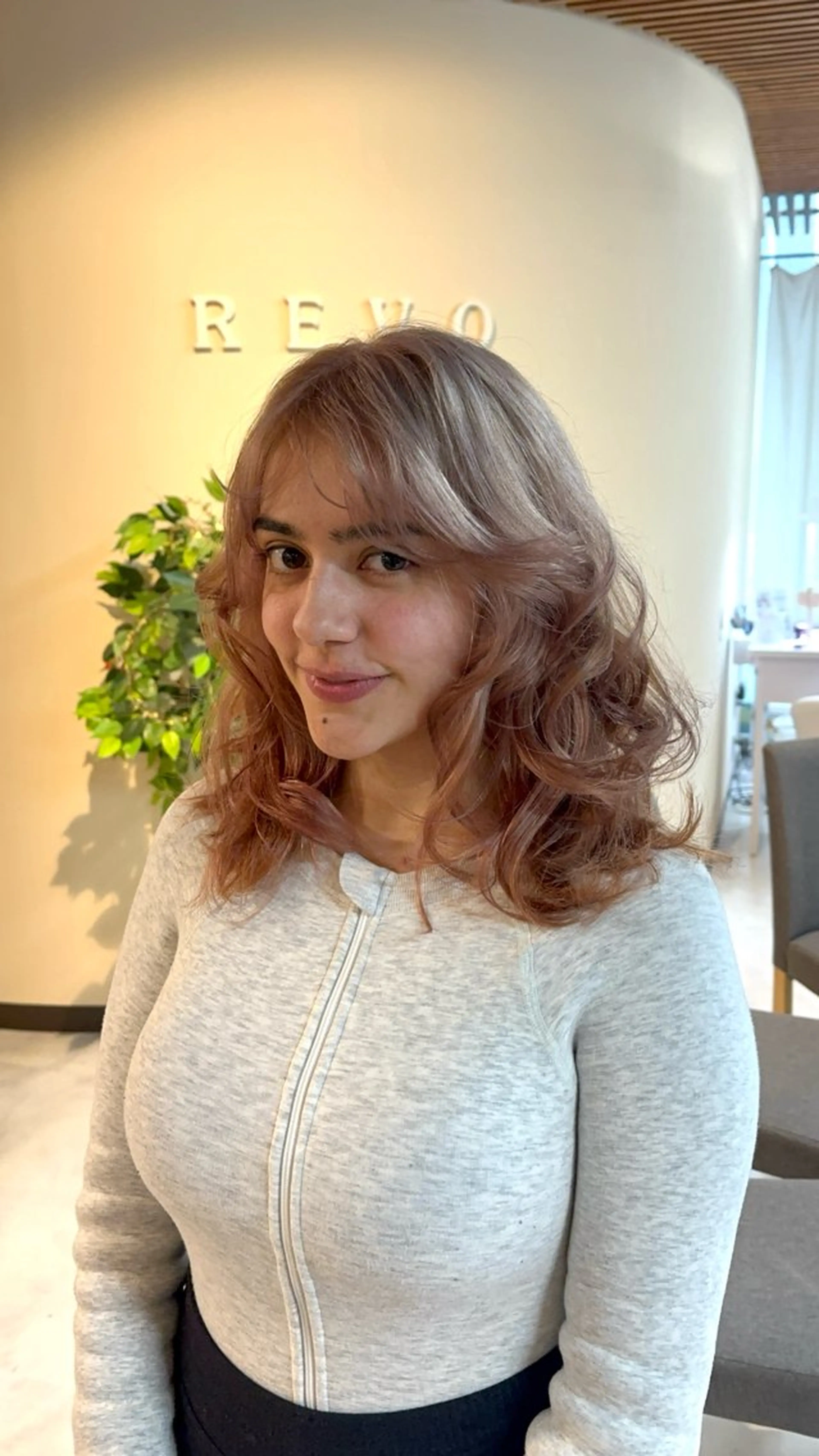 ミディアム ヘアカラー ルーツ/ デザイン/ ハイトーン/おこのぎのヘアスタイル