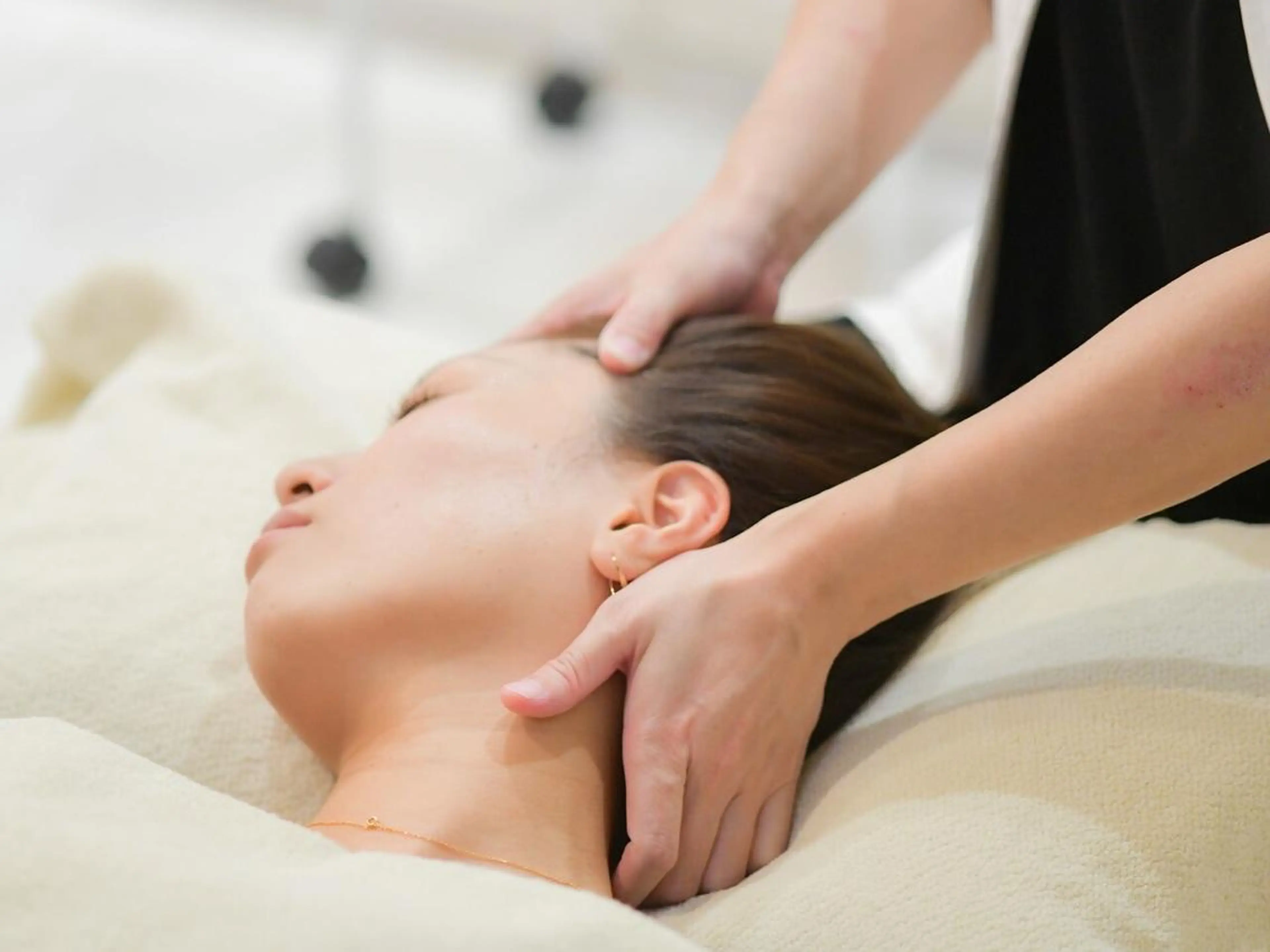 【小顔矯正】痛くないコルギ✨凝り固まった頭皮、首、肩をしっかりほぐします。眠れるほど気持ちよくて、起きたらスッキリ小顔！の写真