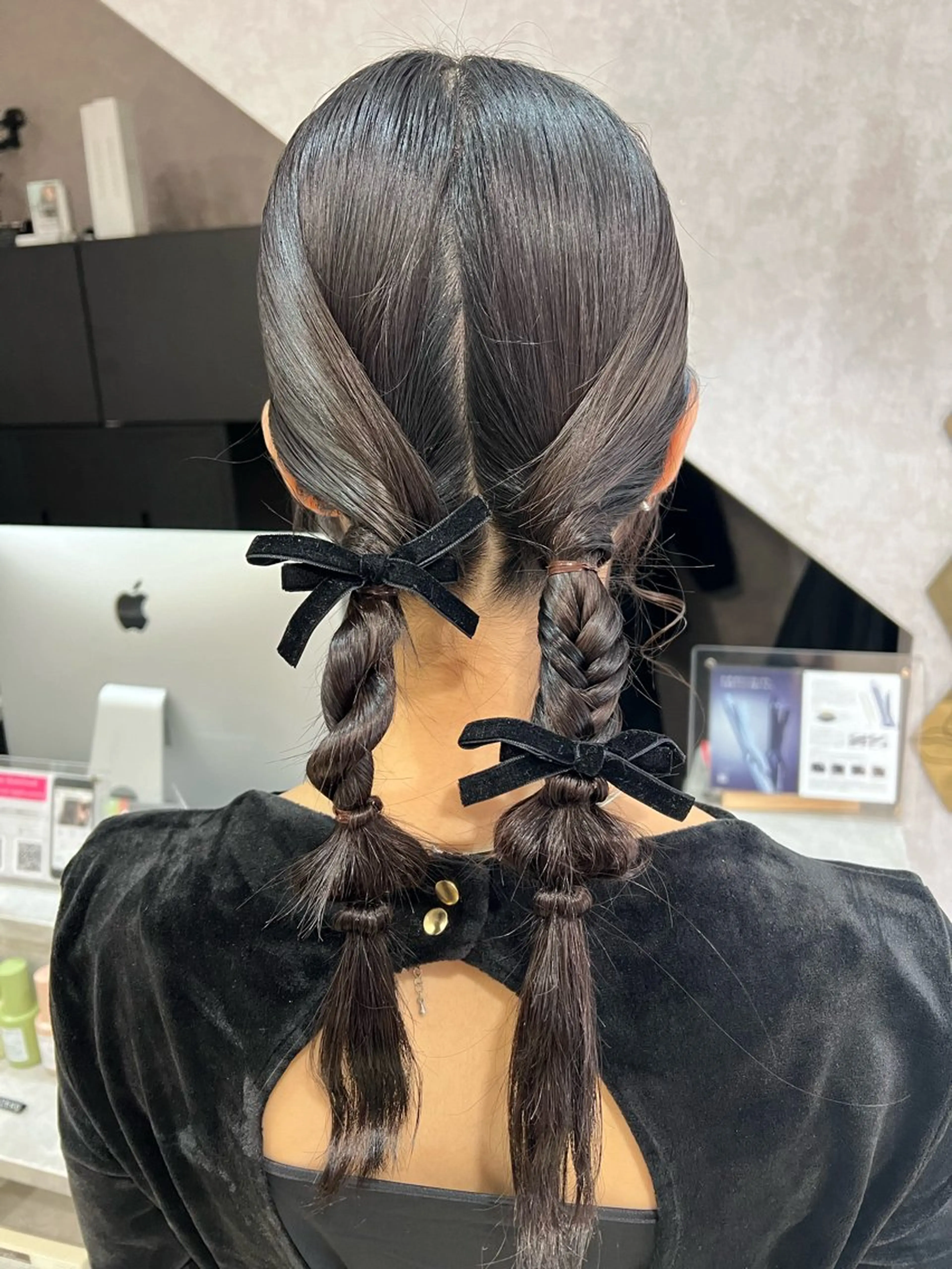 ヘアアレンジ Rio/ヘアセット/ ハイトーンカラーのヘアスタイル