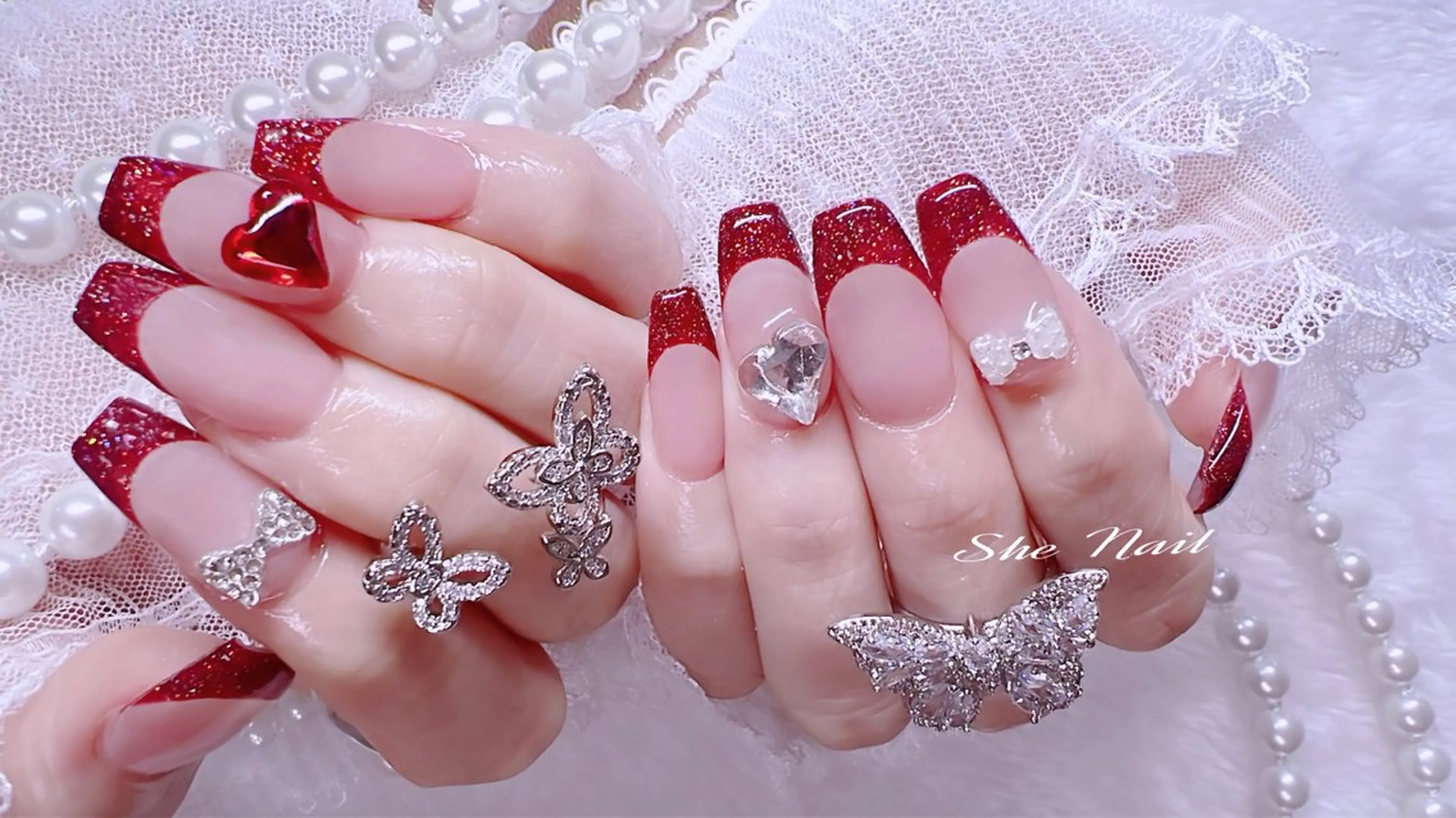 ネイル チークネイル 長さ出し フレンチネイル グラデーション キラキラネイル ハンドネイル She   Nail所属・ISA_ BELLAのネイルデザイン