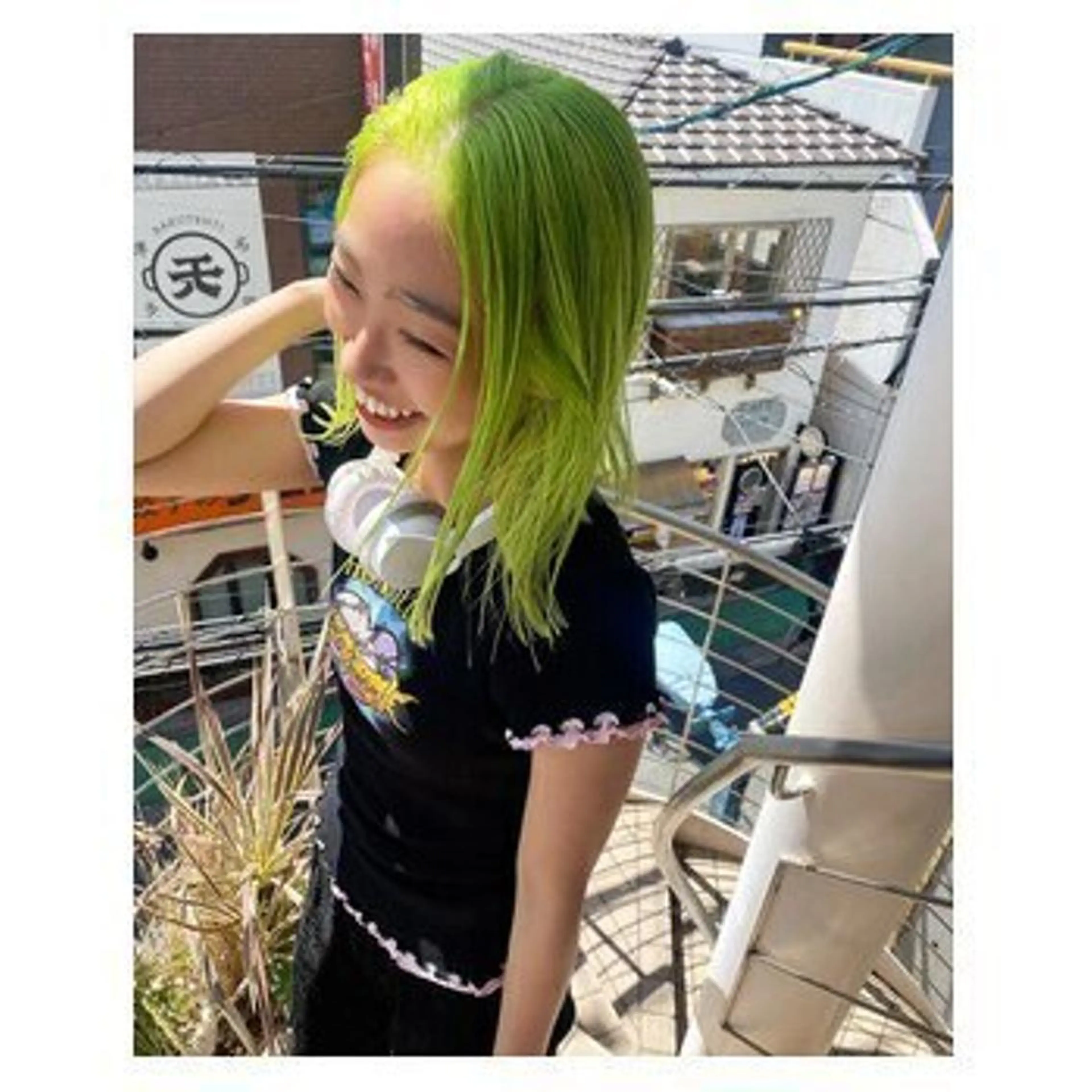 セミロング qiie/ワンカラー インナーカラーのヘアスタイル