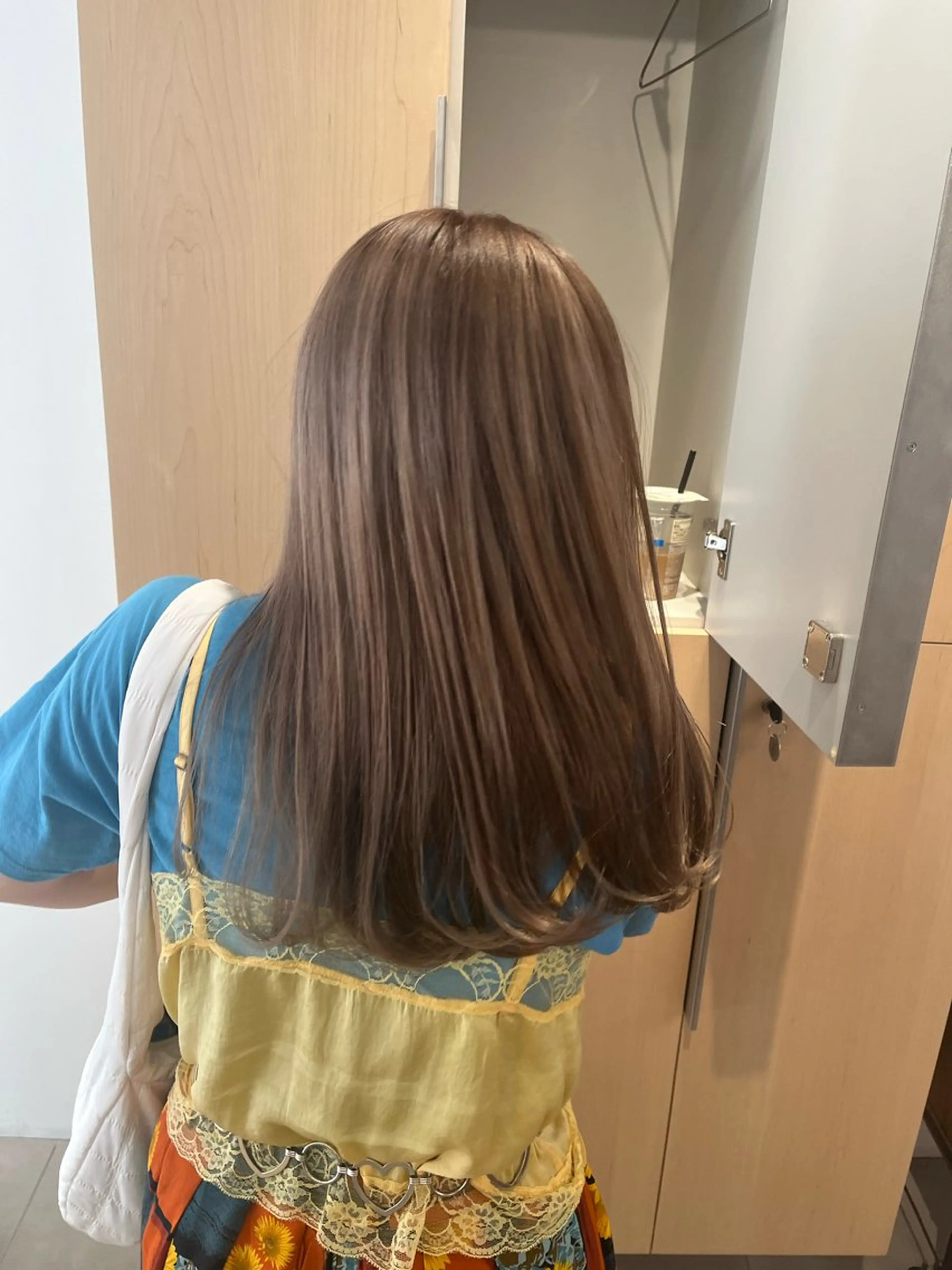 ロング カラー ヘアカラー トリートメント Kasumi | くすみブラウン×渋谷のヘアスタイル