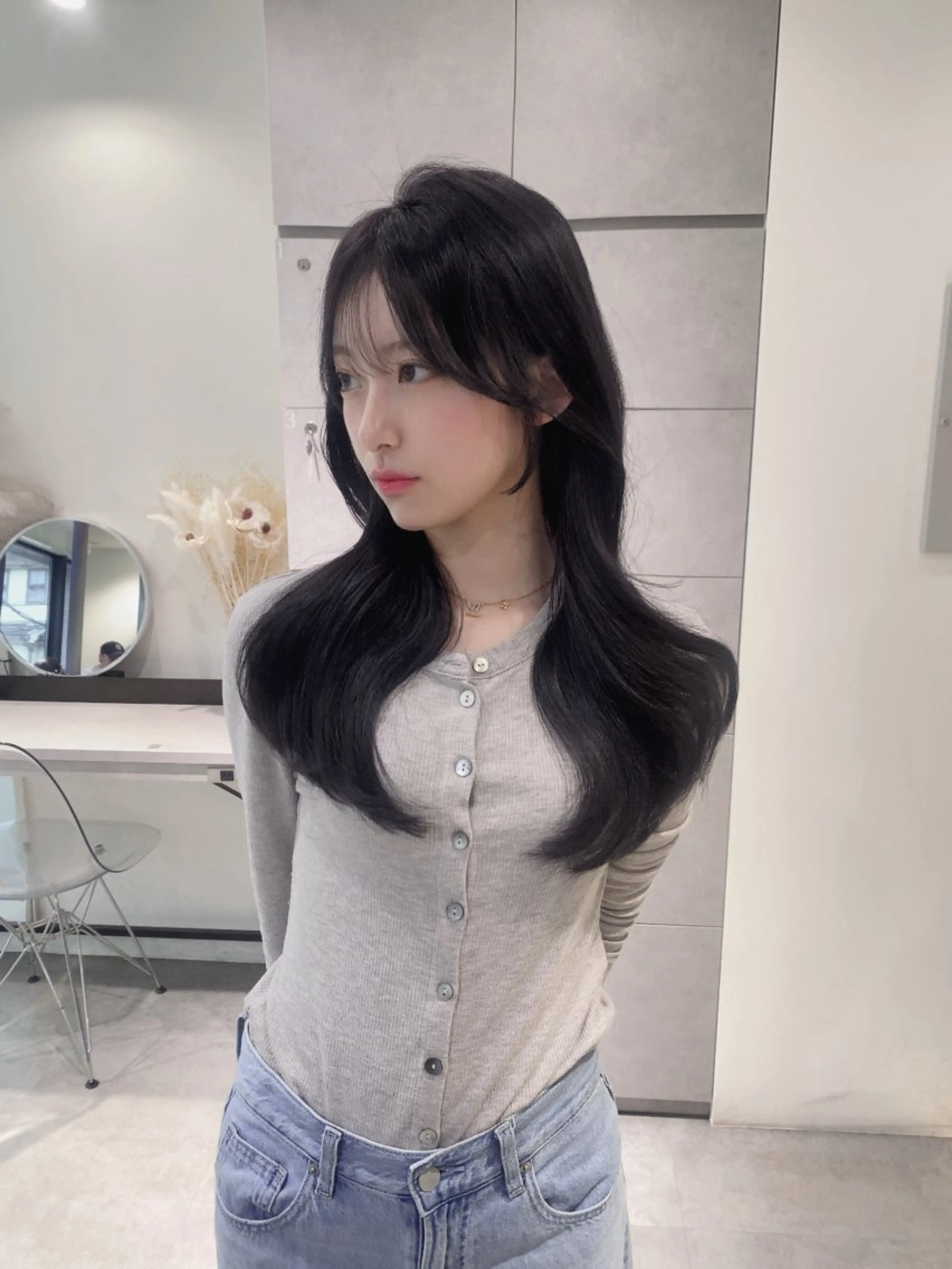 ロング くびれヘア 顔まわりレイヤー 顔周りカット ヨシンモリ 韓国風ヘア Qin原宿店所属・葵 韓国オタク美容師 レイヤーカットのヘアスタイル