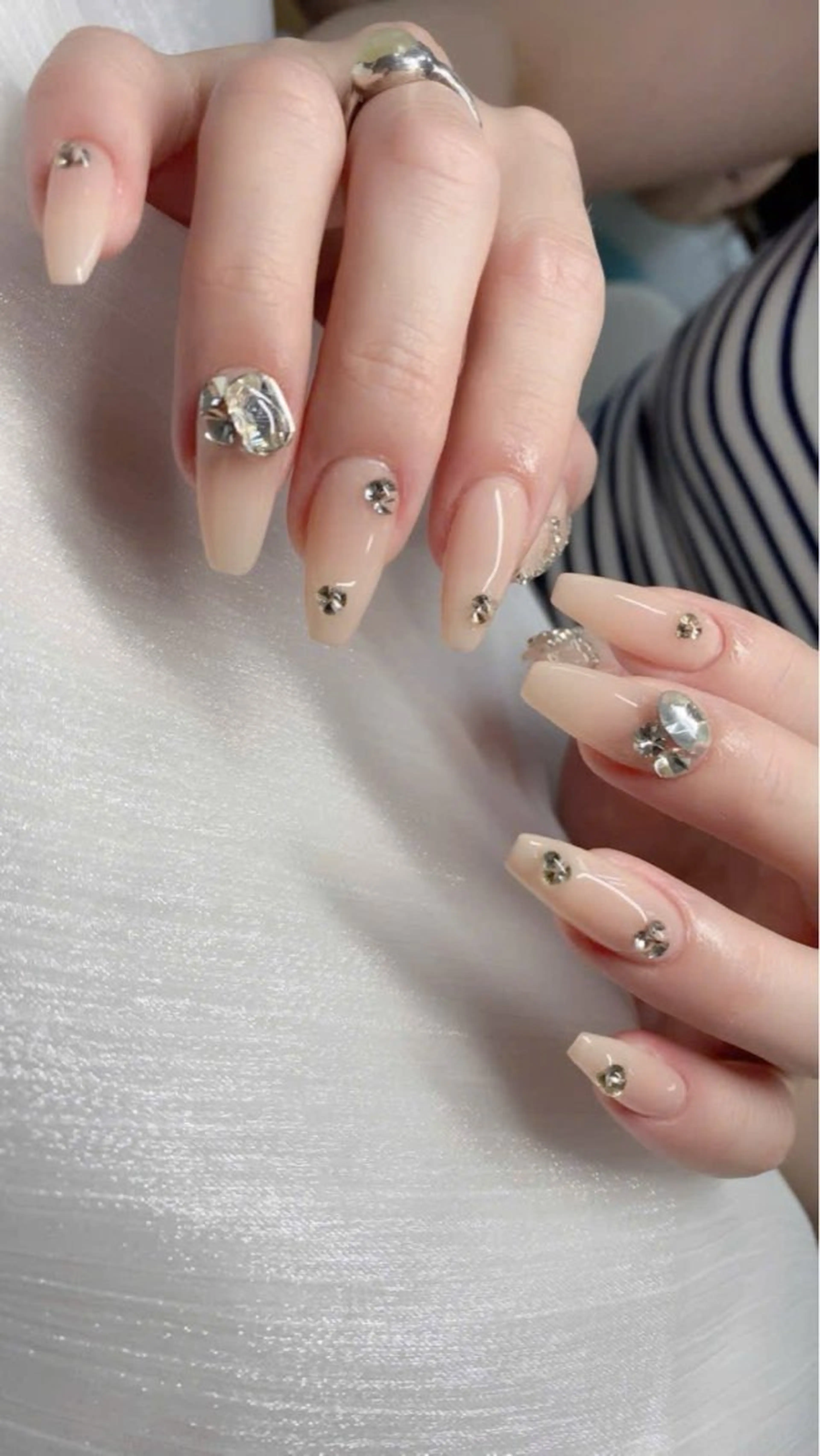 ネイル フレンチネイル グラデーション キラキラネイル 韓国ネイル マグネットネイル ハンドネイル ハンドケア Hara Nail 【パラジェル使用】のネイルデザイン