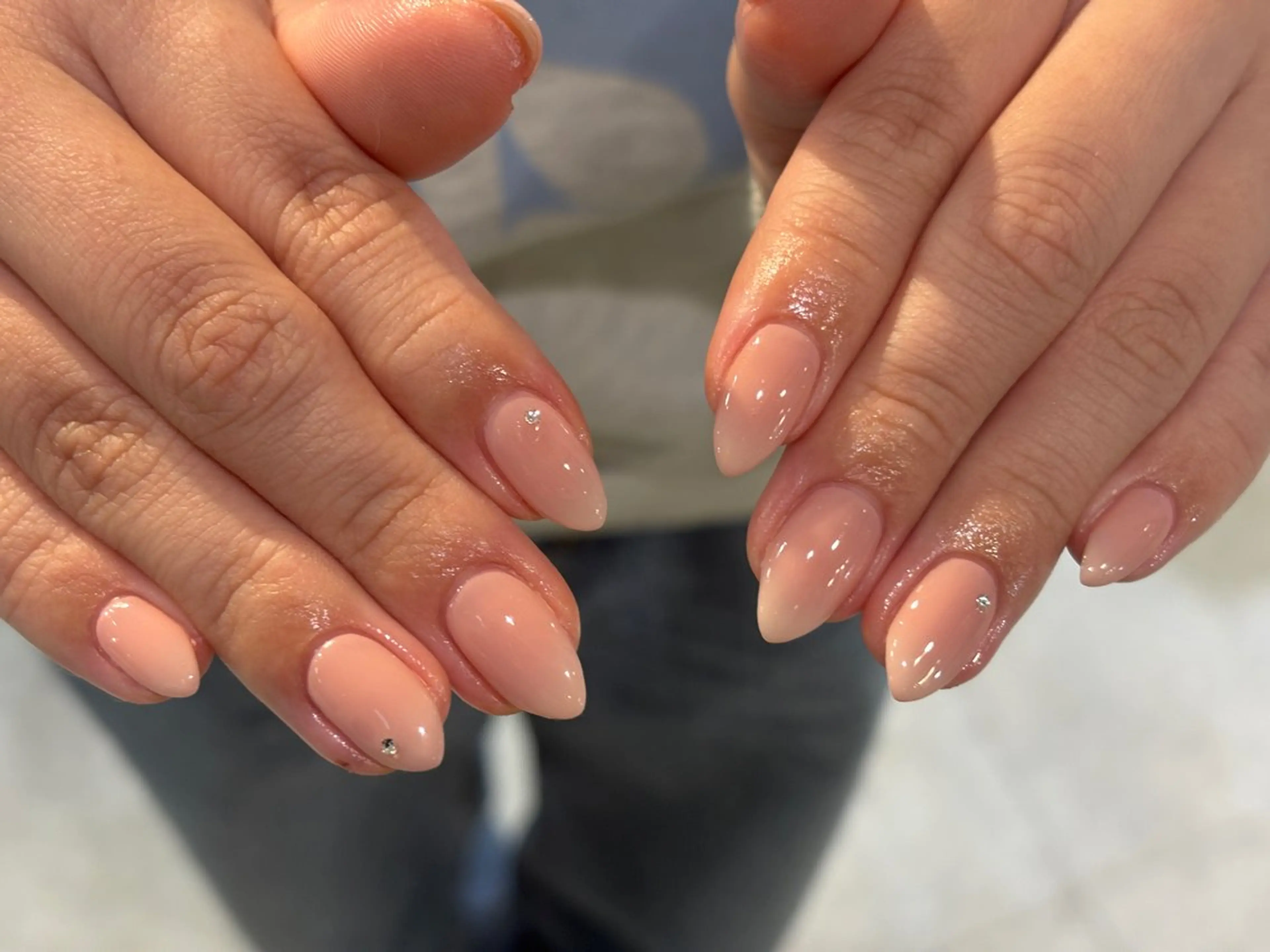 ネイル グラデーション ホワイト ハンドネイル h i n a 🪽のネイルデザイン