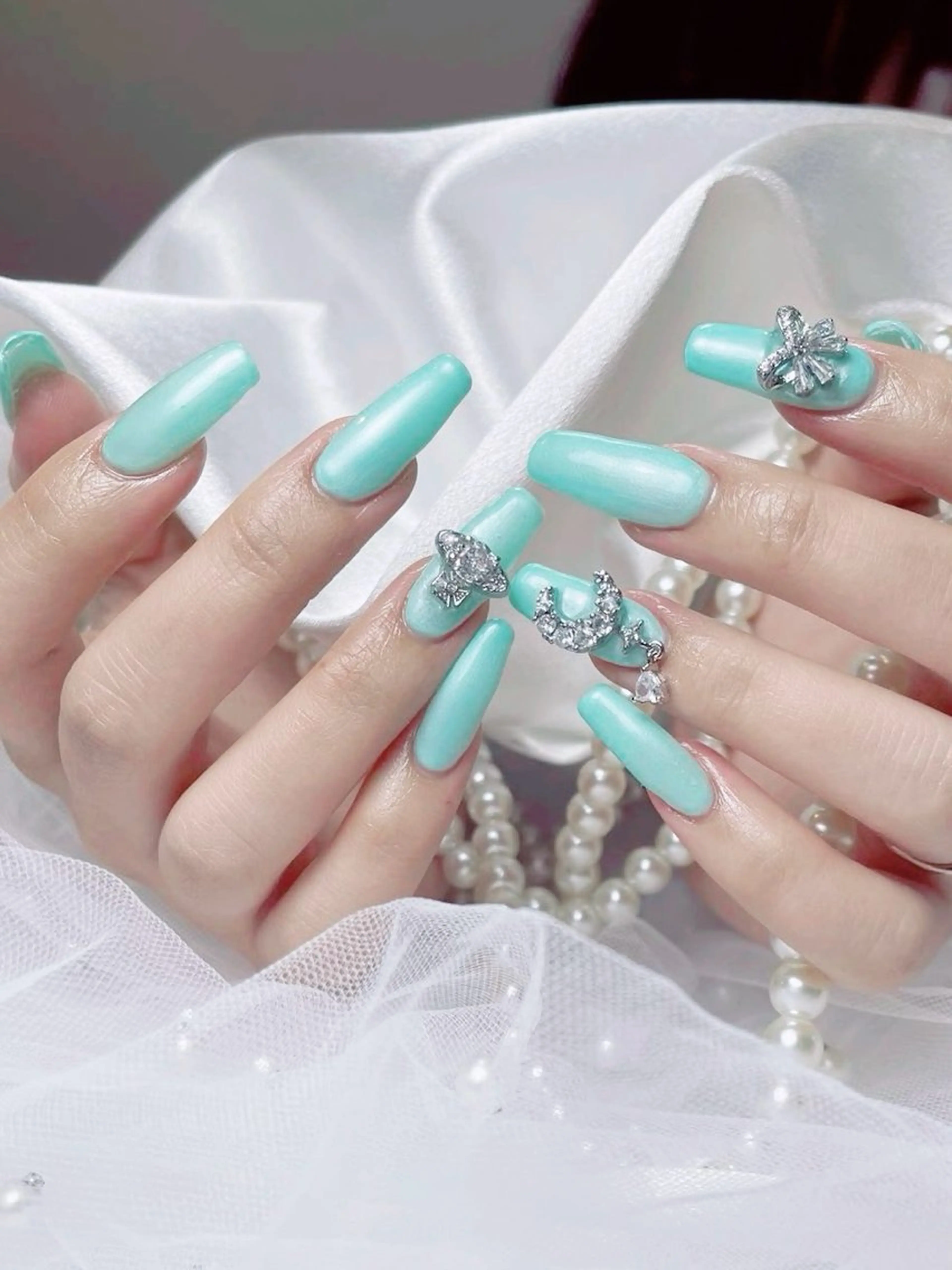 ネイル ハンドネイル チョウ チョウのネイルデザイン