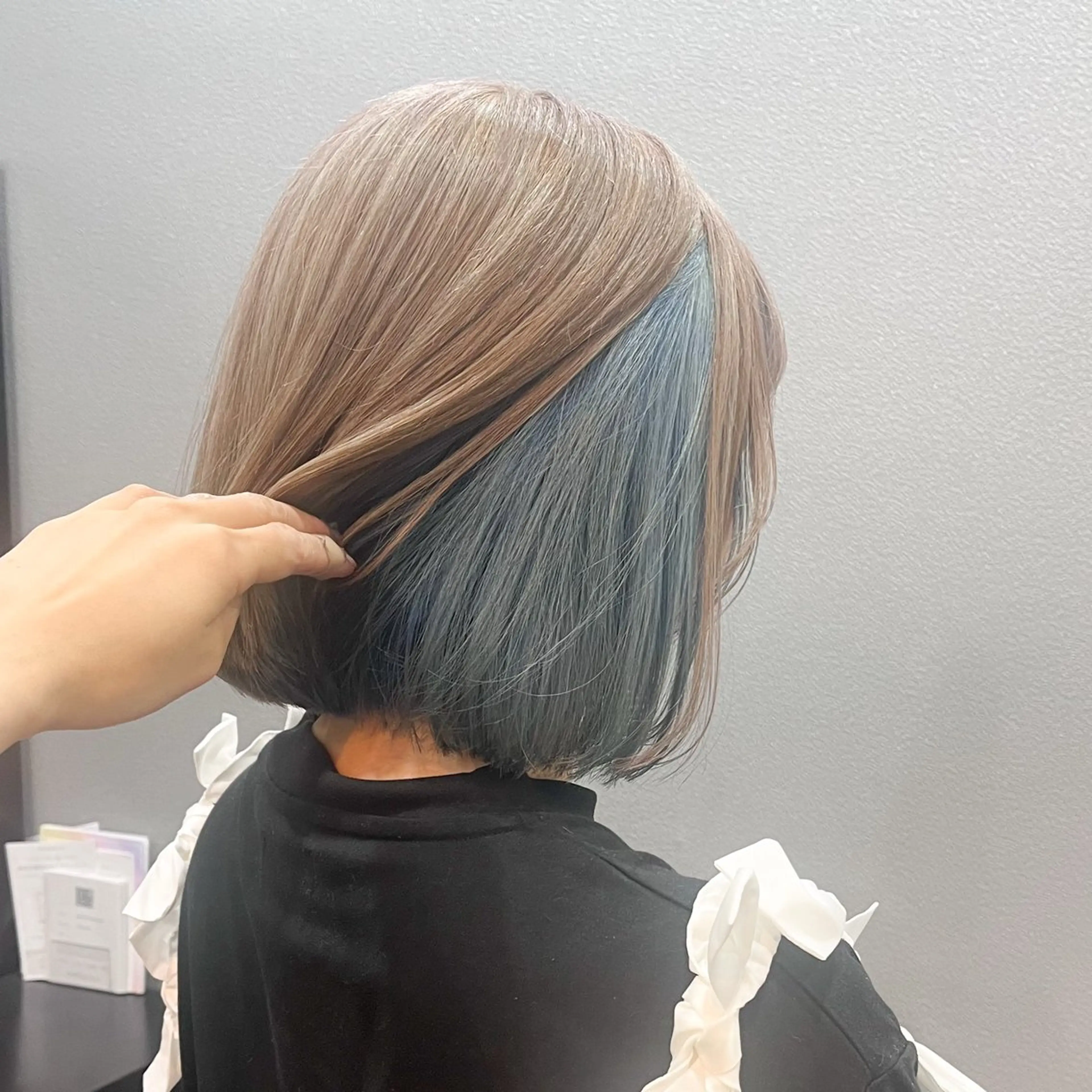 ショート カラー ブリーチ カット ヘアカラー トリートメント 伊藤 玲衣のヘアスタイル