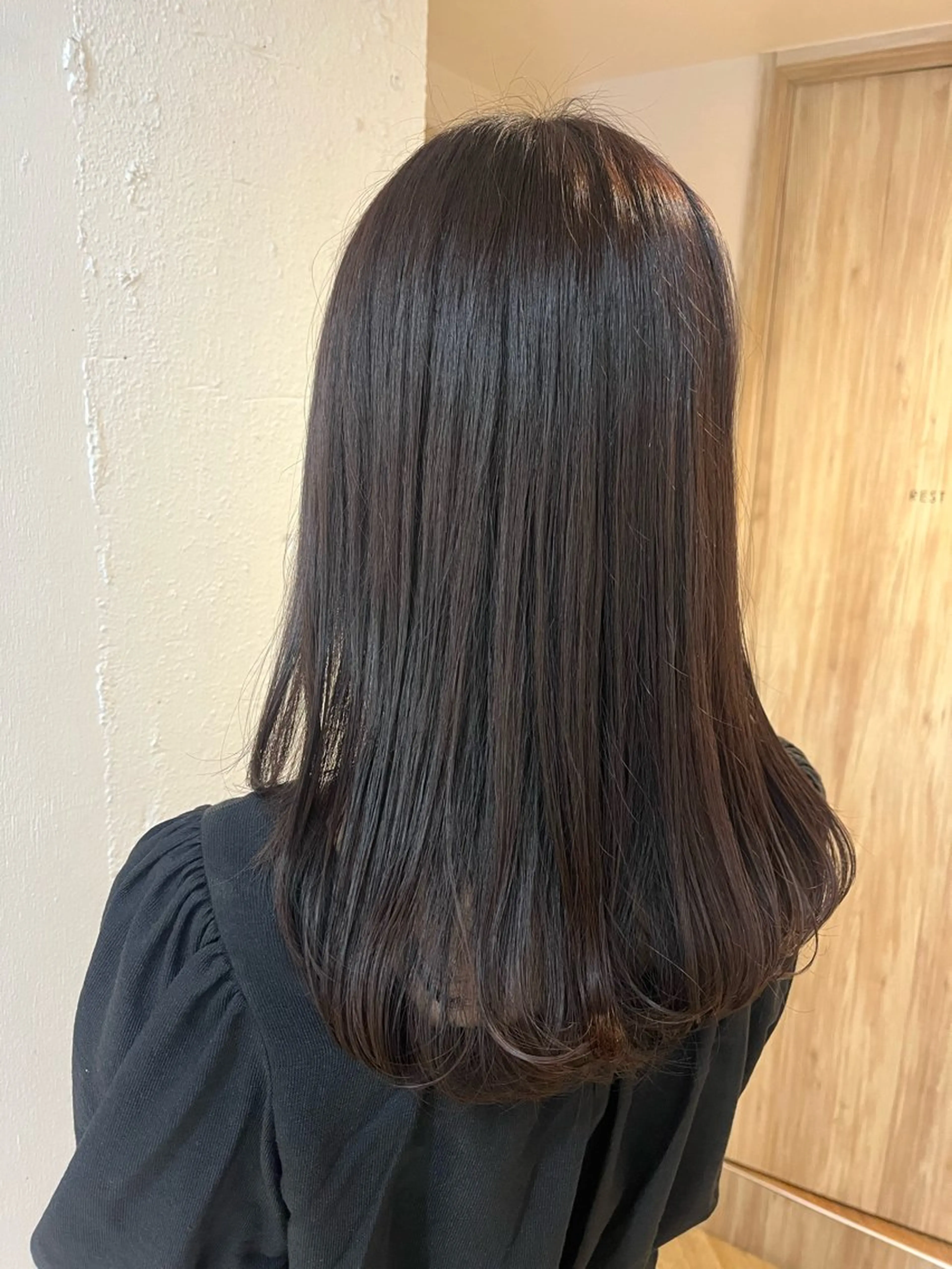 セミロング カラー アッシュ ラベンダーカラー ラベンダーアッシュ レイヤーカット トリートメント カット ヘアカラー トリートメント 透明感カラー/ 髪質改善/ストレートのヘアスタイル