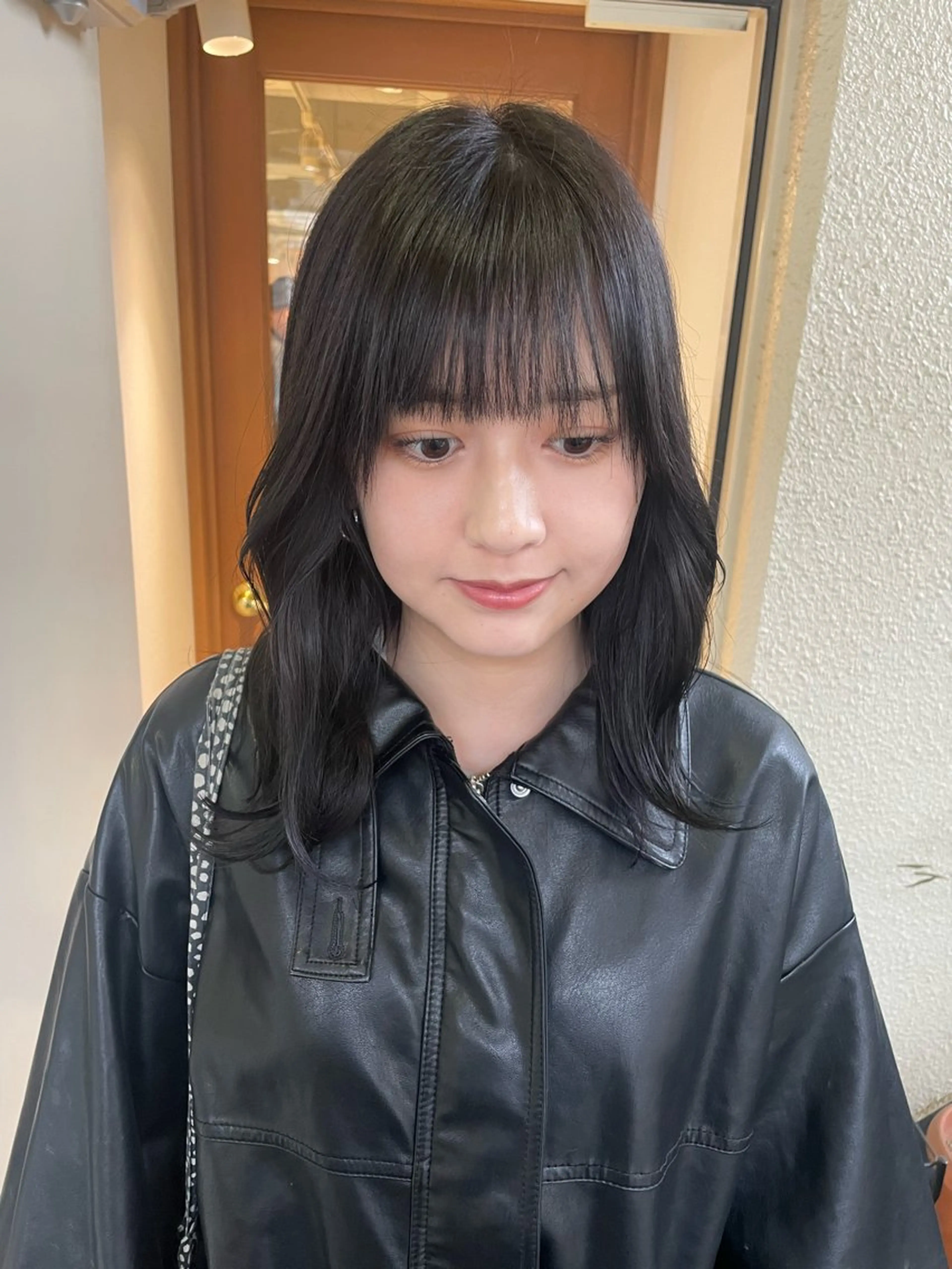 ミディアム カラー ダークグレー ダークグレージュ グレージュ ヘアカラー トリートメント mei｜顔まわり ×透明感カラーのヘアスタイル