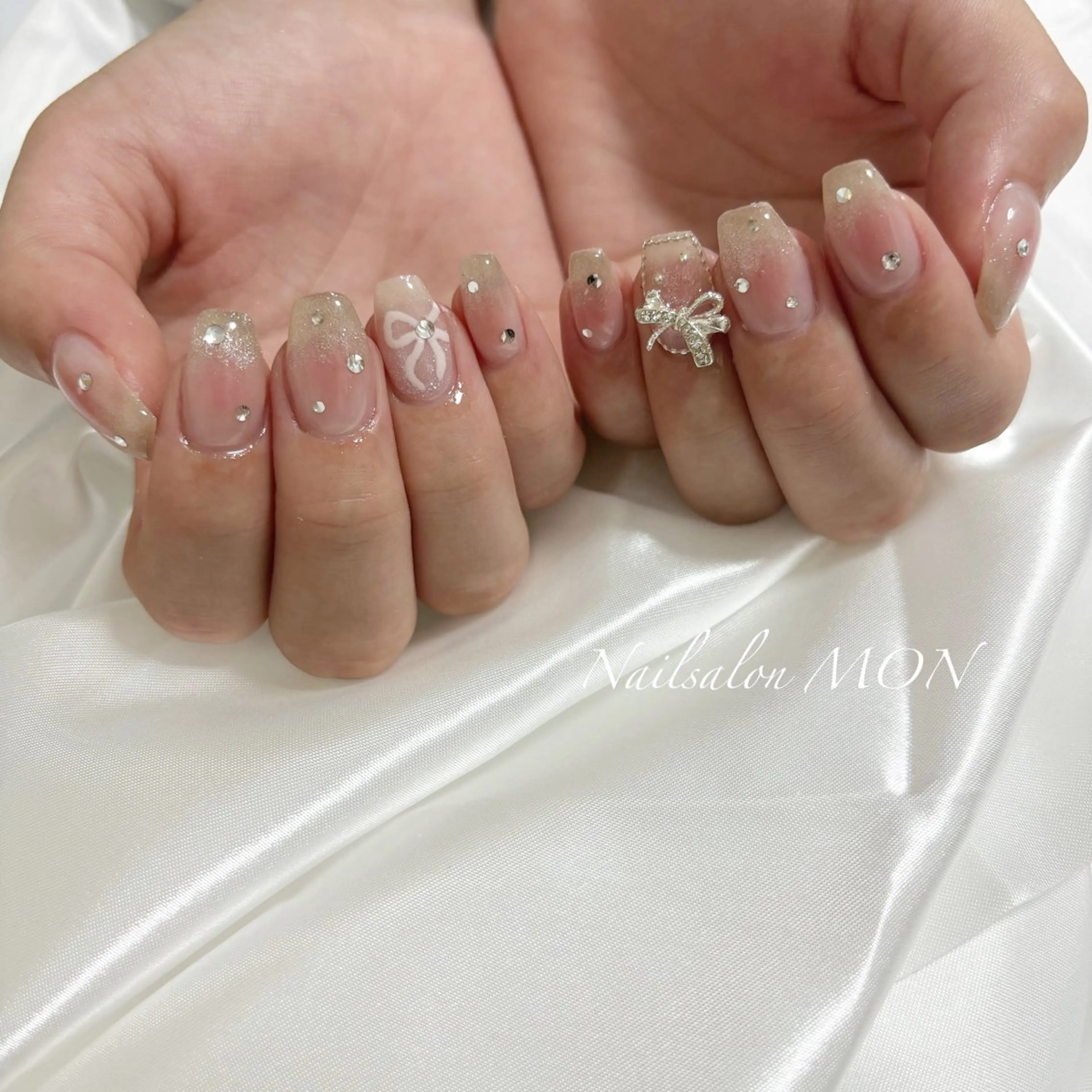 ネイル ストーンネイル フットネイル Nailsalon MONのネイルデザイン