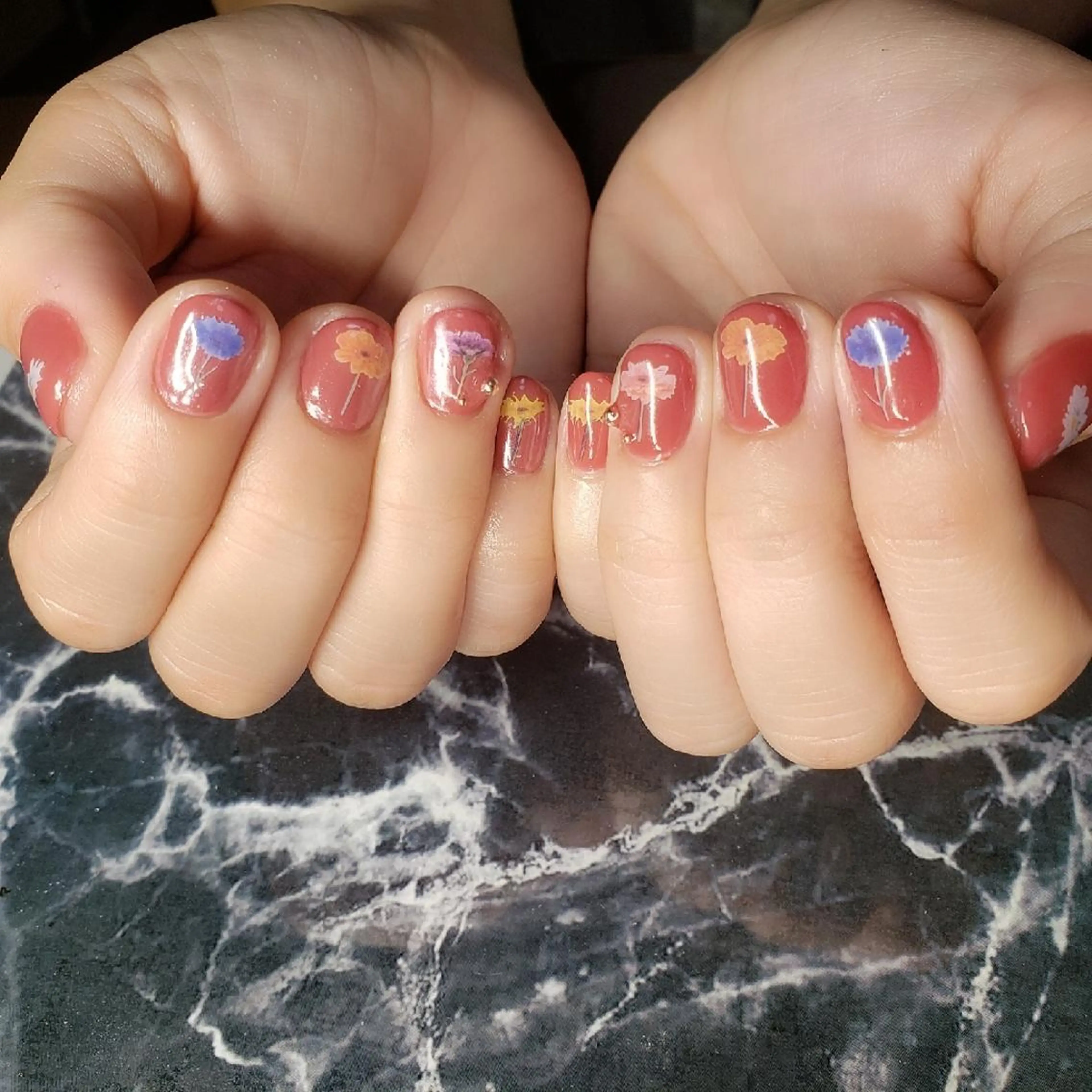 ショート ネイル ミラーネイル ホワイト クロキ 。のネイルデザイン