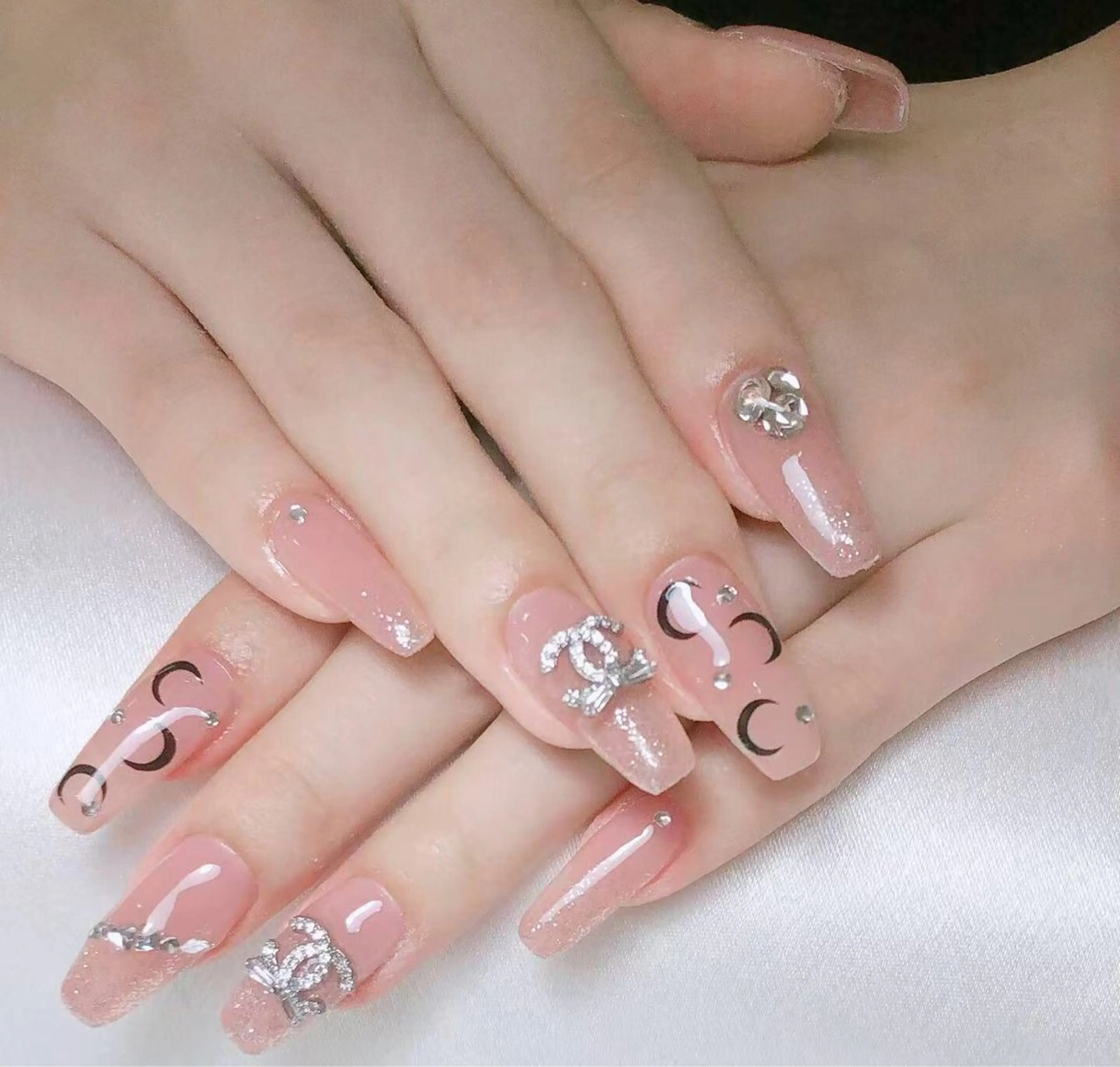 ネイル LR.ONE リナのネイルデザイン