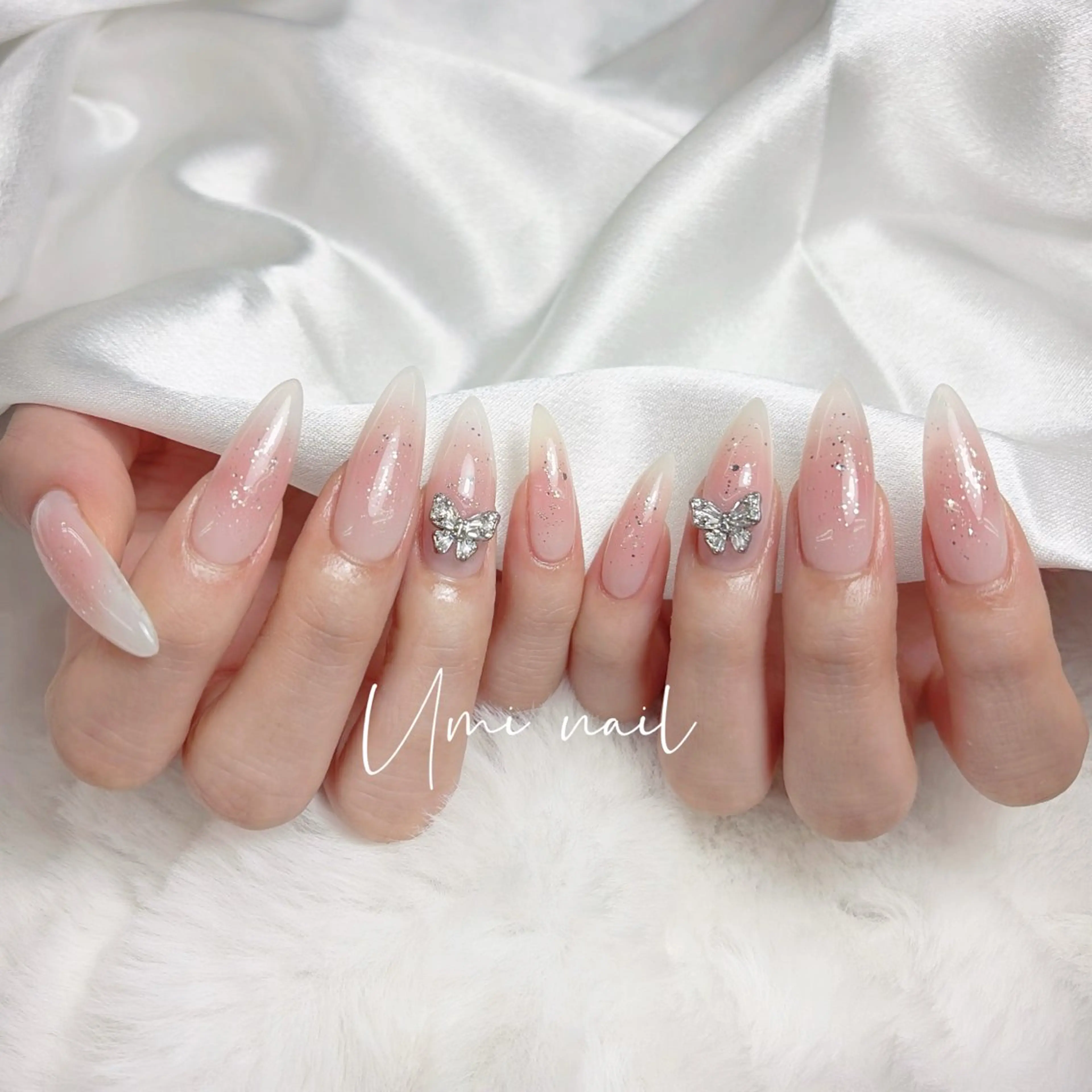 ネイル クリアネイル 成人式 長さ出し フラッシュネイル フットネイル Umi nail Salon所属・Umi.せい 🫧のネイルデザイン