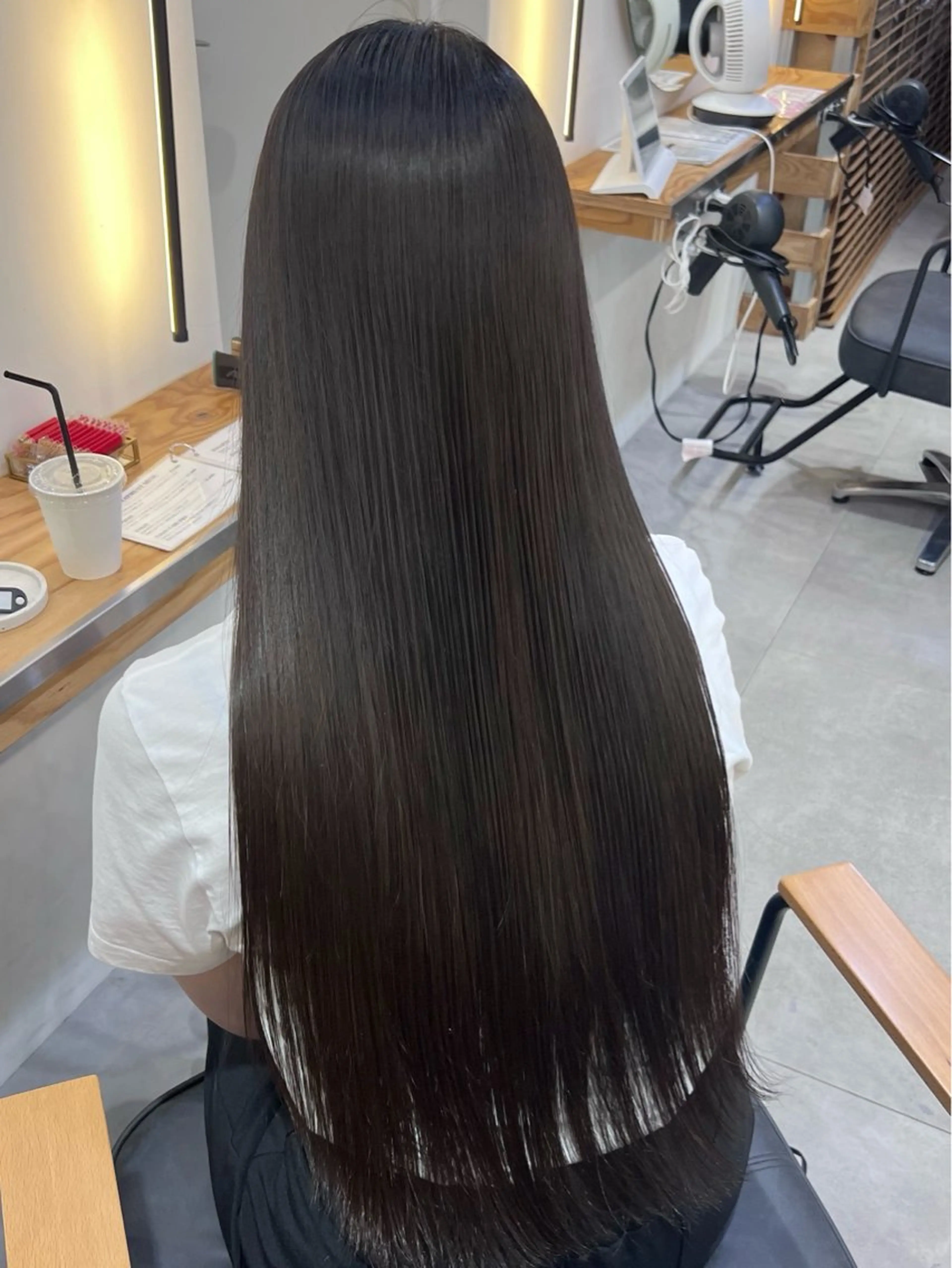 ミディアム カラー パーマ ベージュカラー 黒髪 ブルーカラー ブルーブラック ブラウンカラー カット 縮毛矯正 トリートメント ブリーチなし/ ベージュ/akiraのヘアスタイル