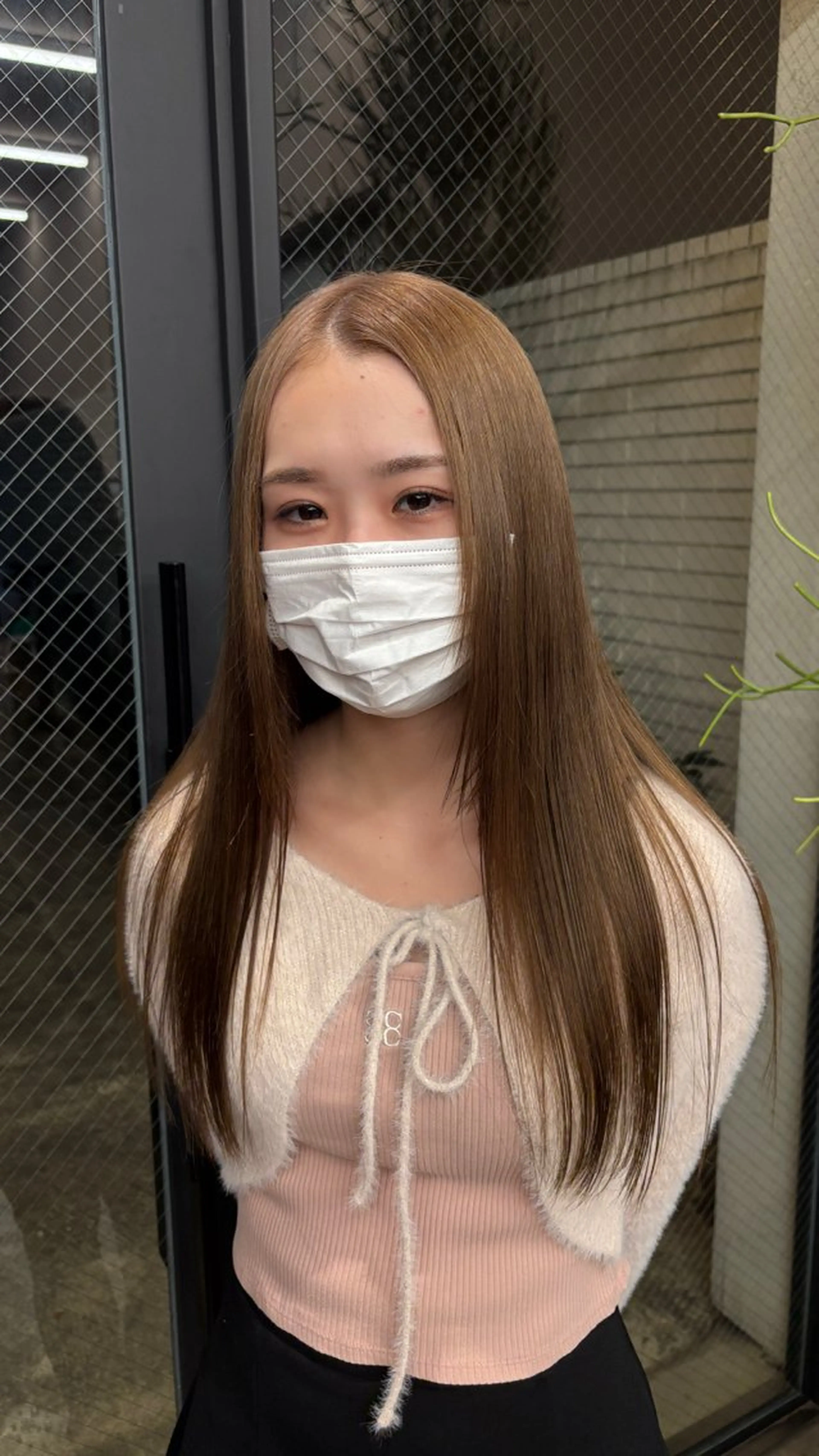 ロング カラー ベージュカラー ヘアカラー HIBIKI / ブリーチモデルのヘアスタイル