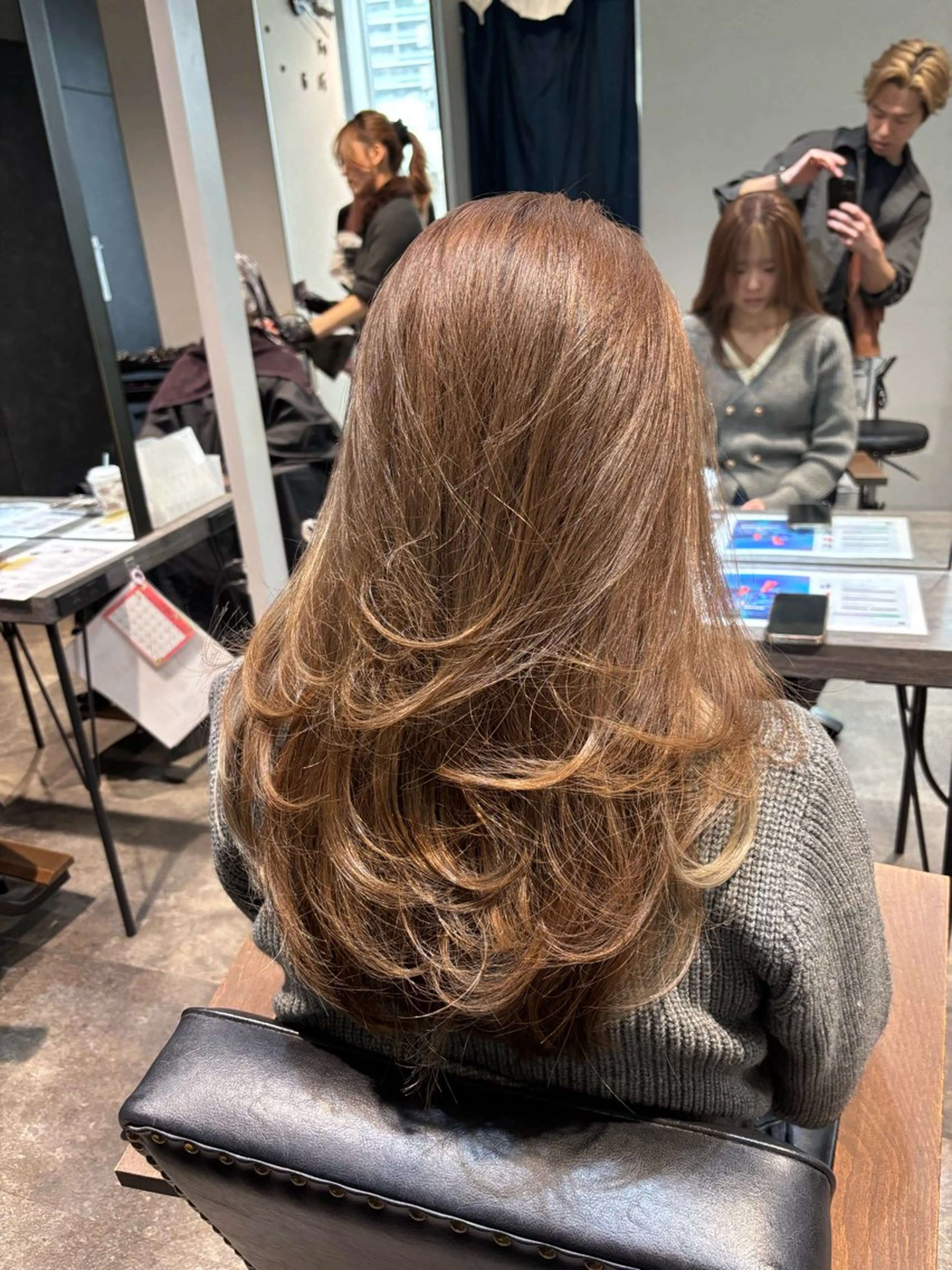 セミロング カラー ベージュカラー ダブルカラー ミルクティーベージュ ハイレイヤー レイヤーカット カット ヘアカラー 穐田 航のヘアスタイル