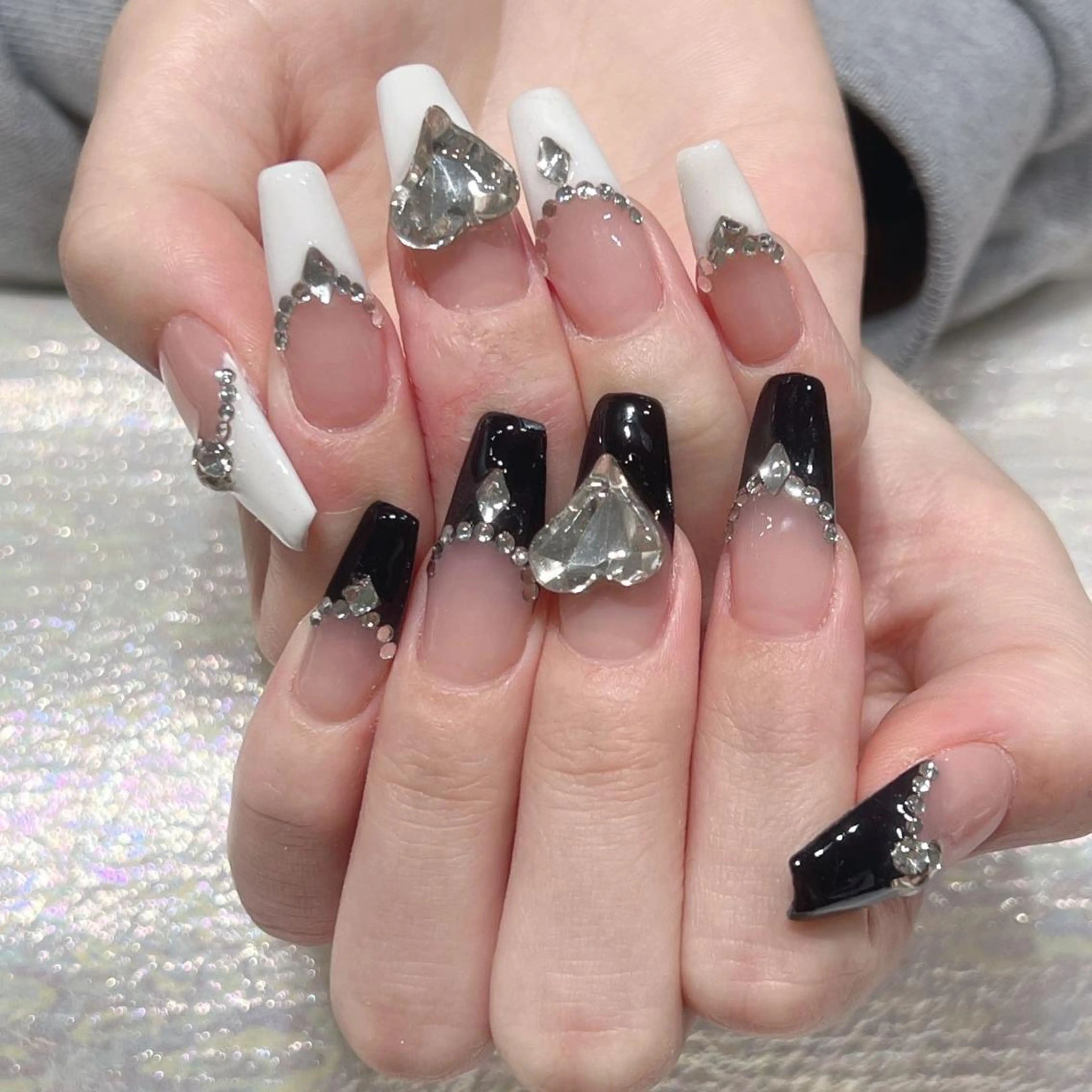 ネイル アートネイル 長さ出し ネイルチップ Queens momoのネイルデザイン