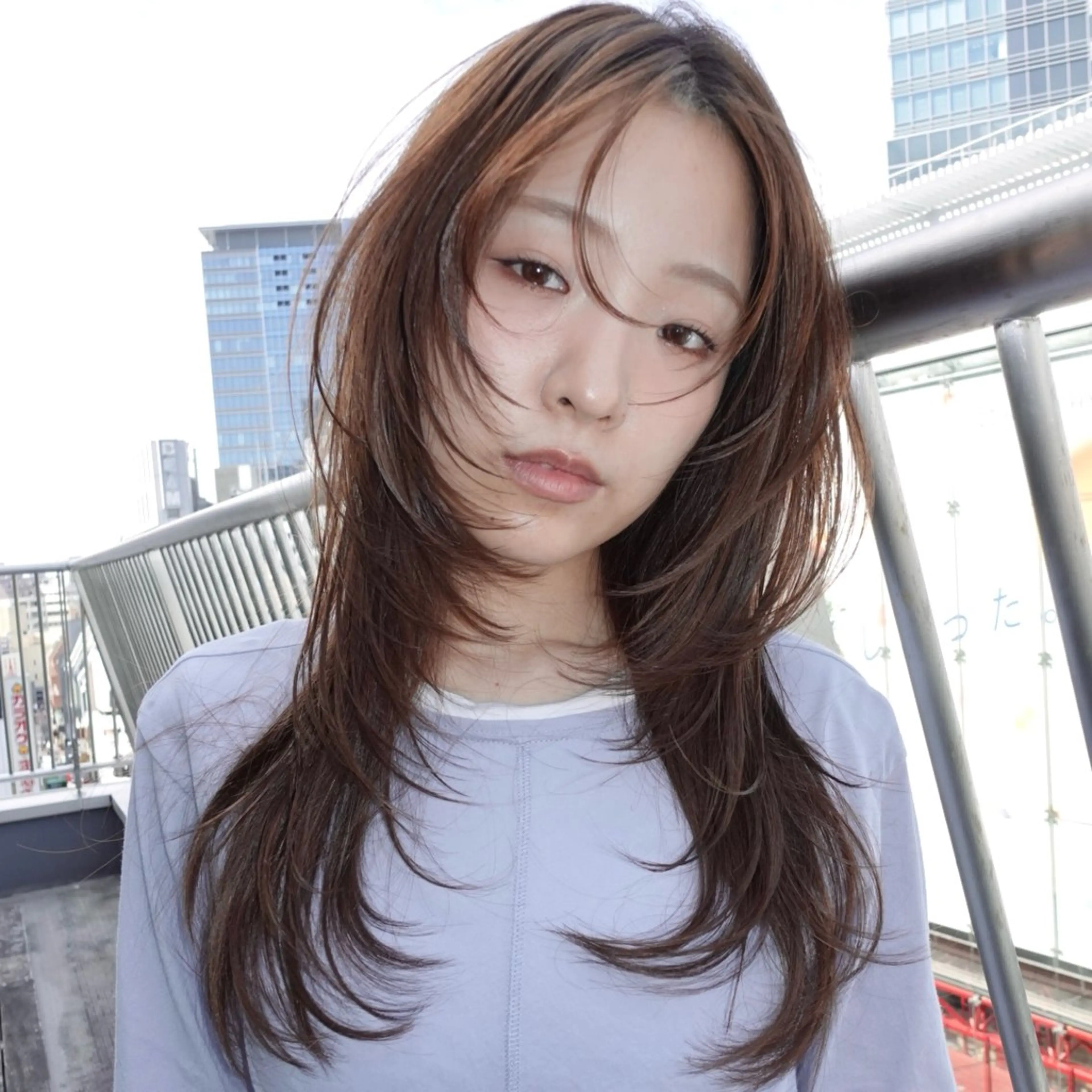 セミロング カラー ベージュカラー 黒髪 ブラウンカラー 透明感カラー オリーブベージュ カット ヘアカラー トリートメント レイヤーカット ハッシュカットのヘアスタイル