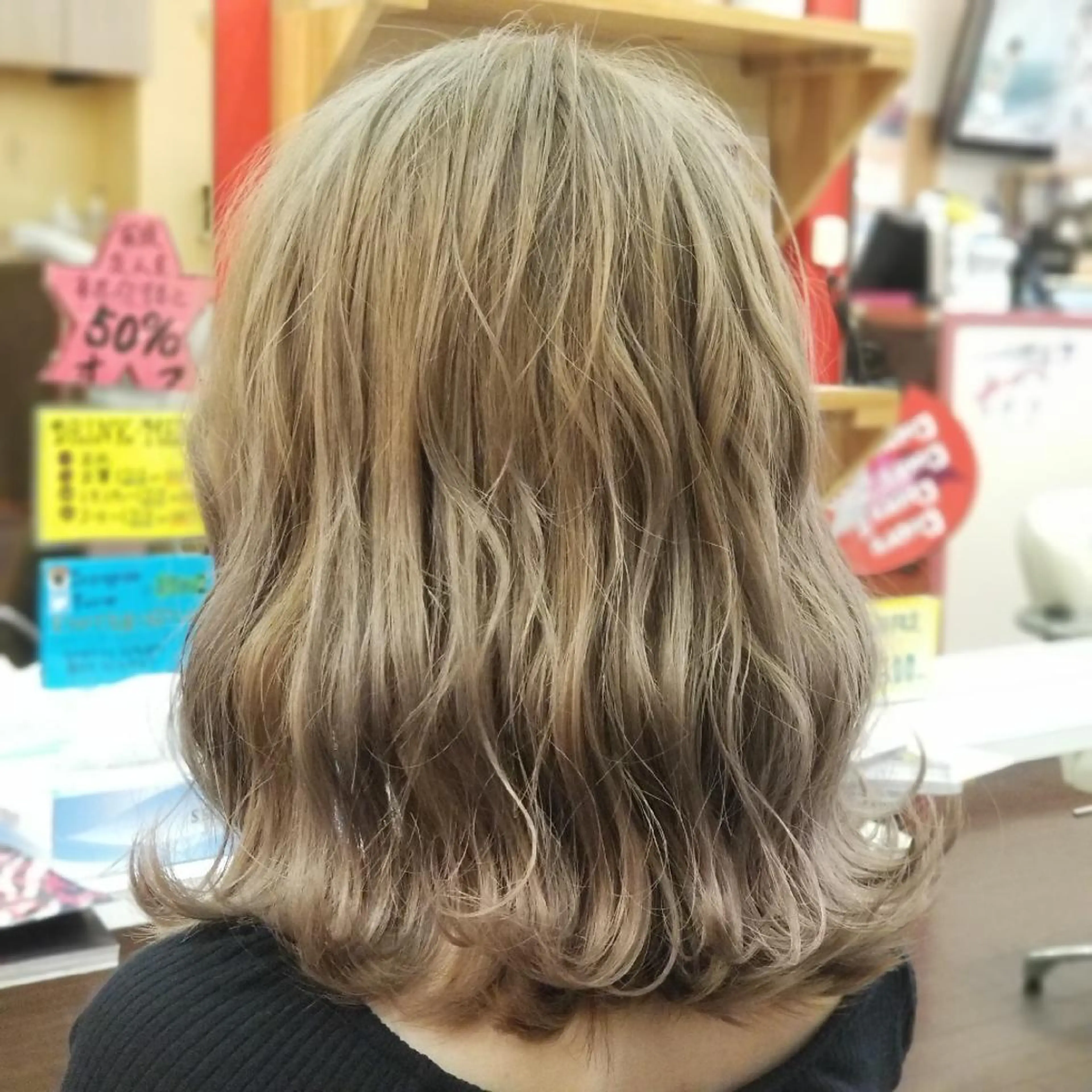 ミディアム カラー ブリーチ グレージュ ヘアカラー 植田 /エクステ /ブリーチ/髪質改善のヘアスタイル