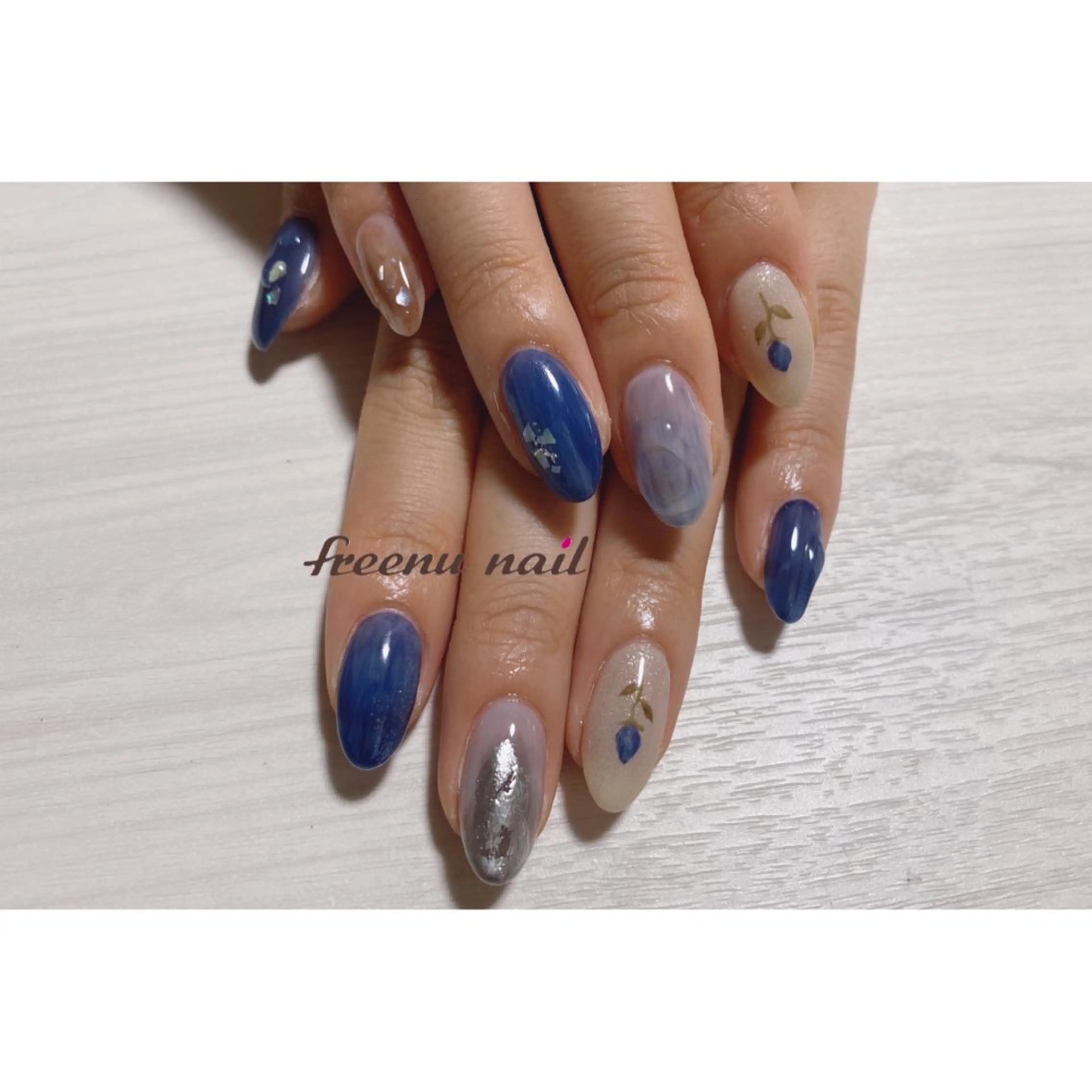 ネイル ブルー ニュアンスネイル freenu nail【24H】のネイルデザイン