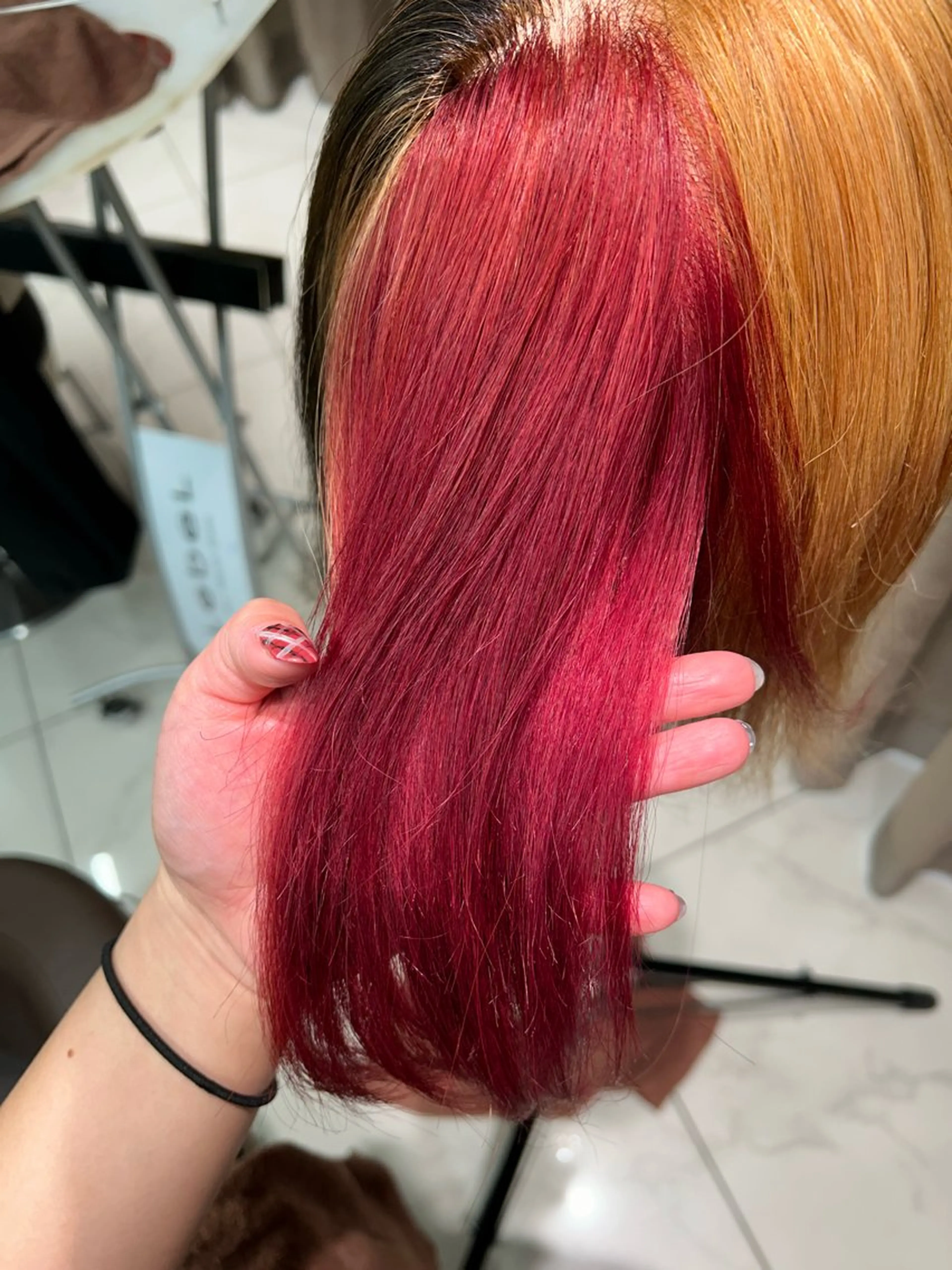 カラー ブリーチ ボルドーカラー ヘアカラー アイブロウ⭐️ カラーモデル/YUIの眉毛・アイブロウイメージ