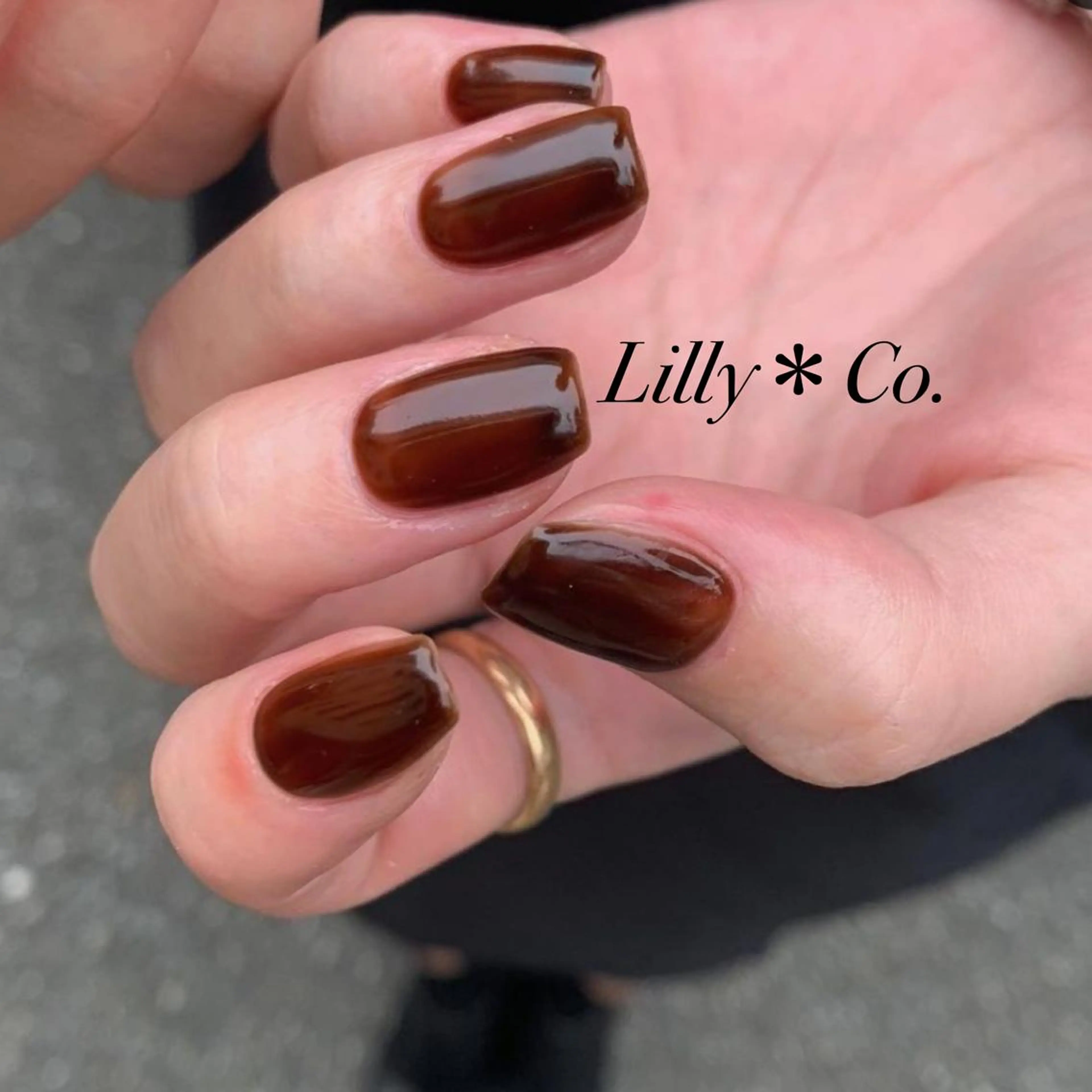 ネイル ブラウン ハンドネイル ハンドケア Lilly Co.のネイルデザイン
