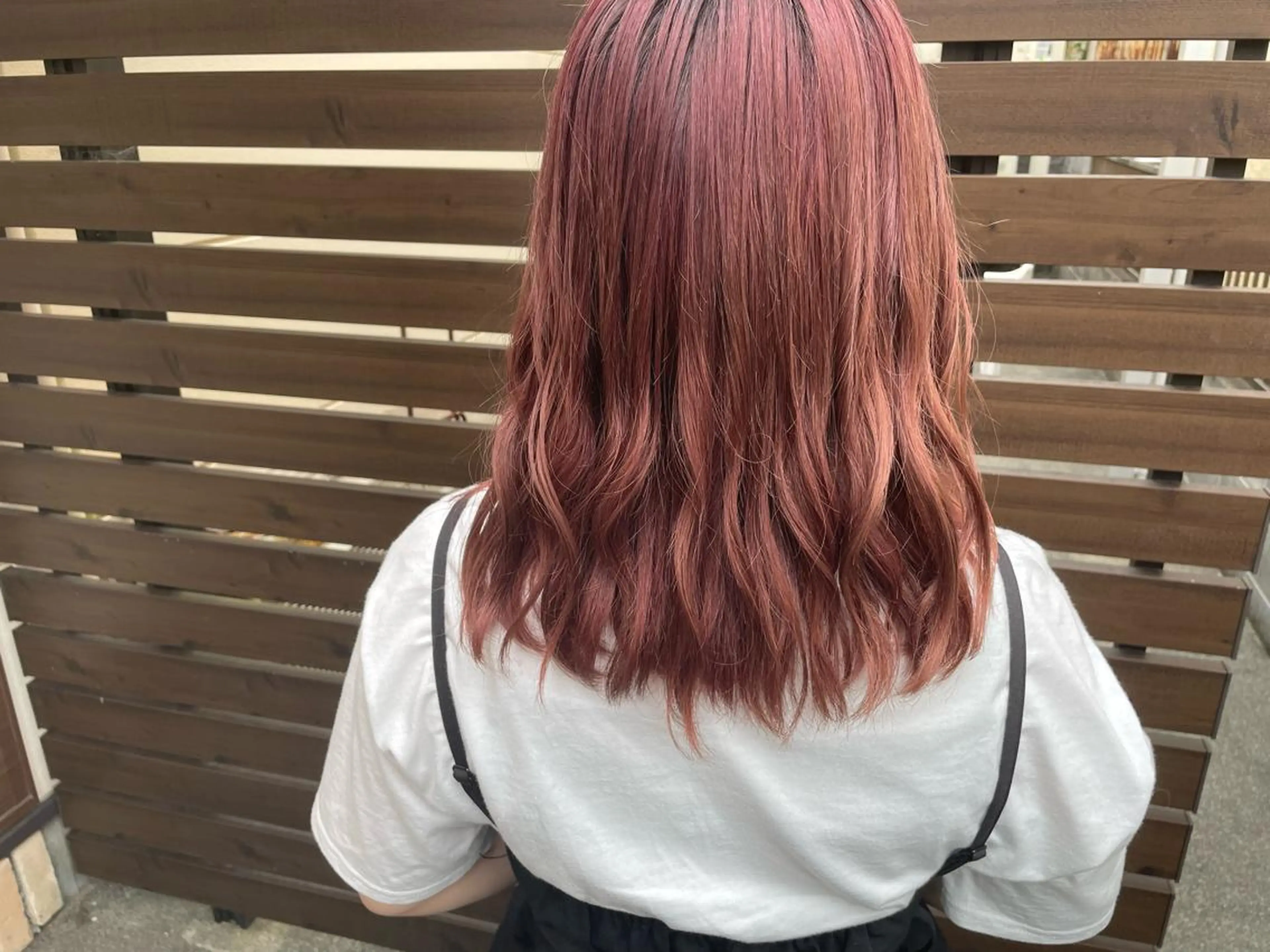 ミディアム カラー ベージュカラー ピンクカラー 絹村 健人のヘアスタイル