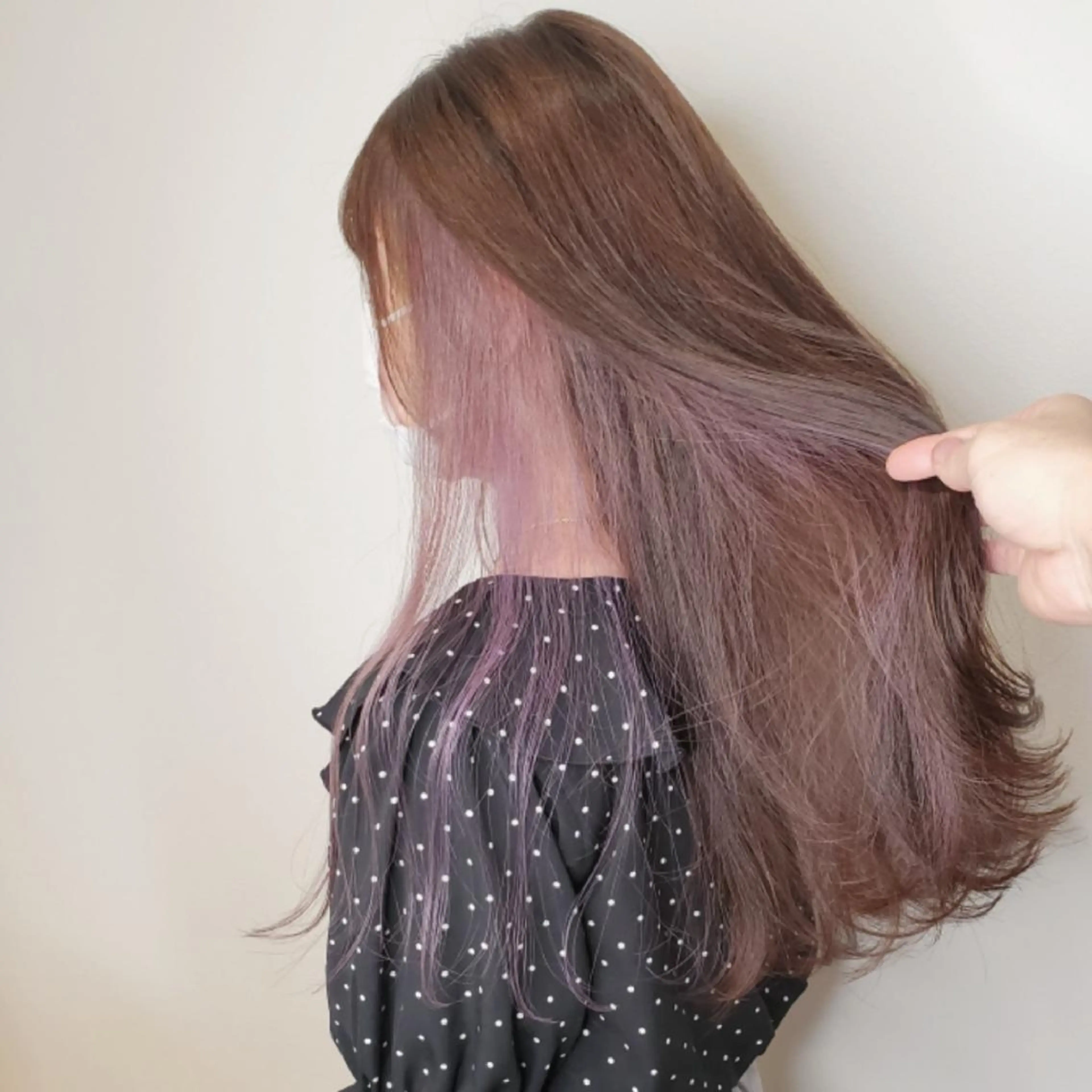 ロング カラー イヤリングカラー インナーカラー ラベンダーカラー ヘアカラー トリートメント レイヤーカット/ ウルフカット/大橋 のヘアスタイル