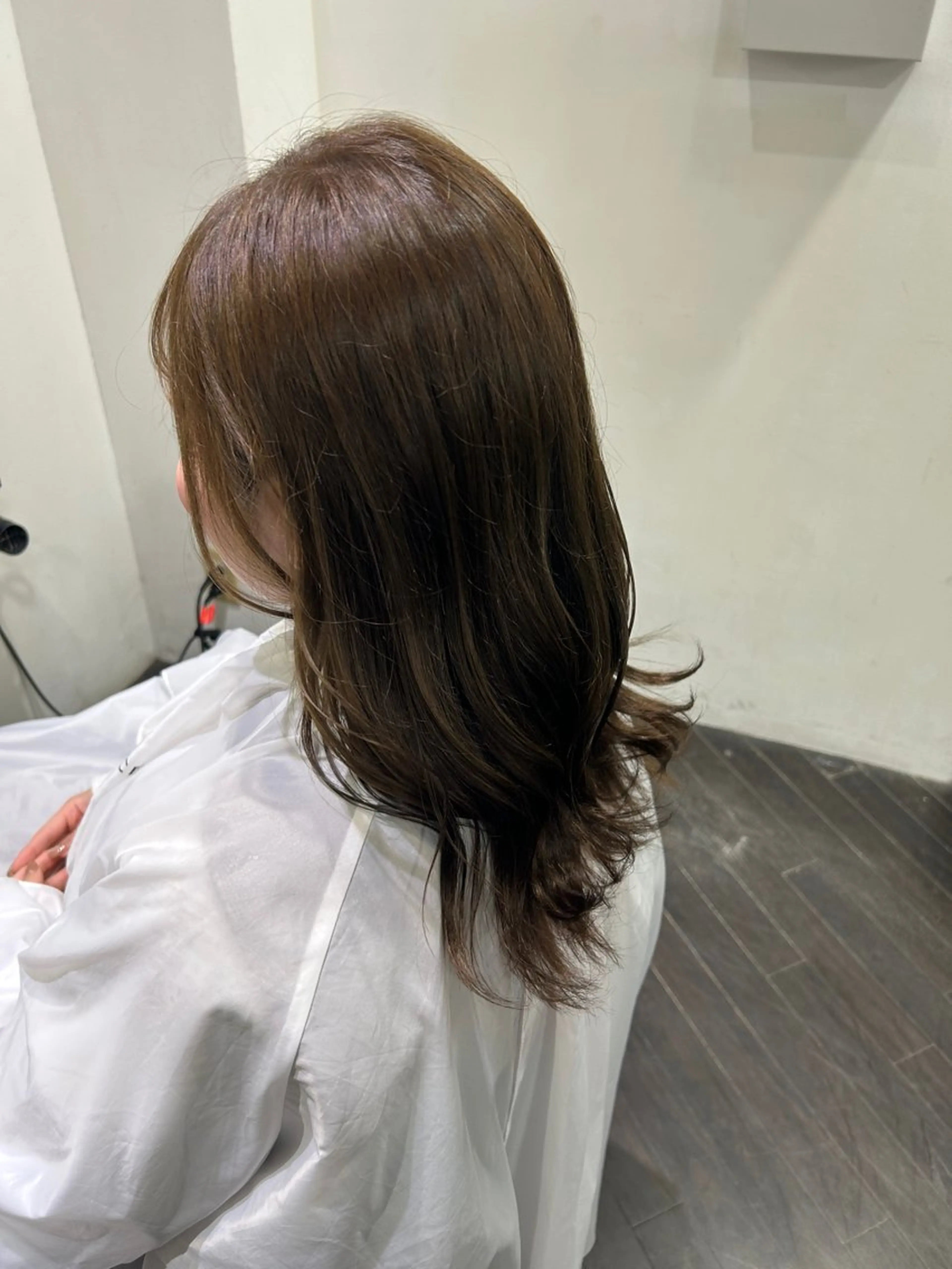 セミロング ヘアカラー 渡部 まひろのヘアスタイル