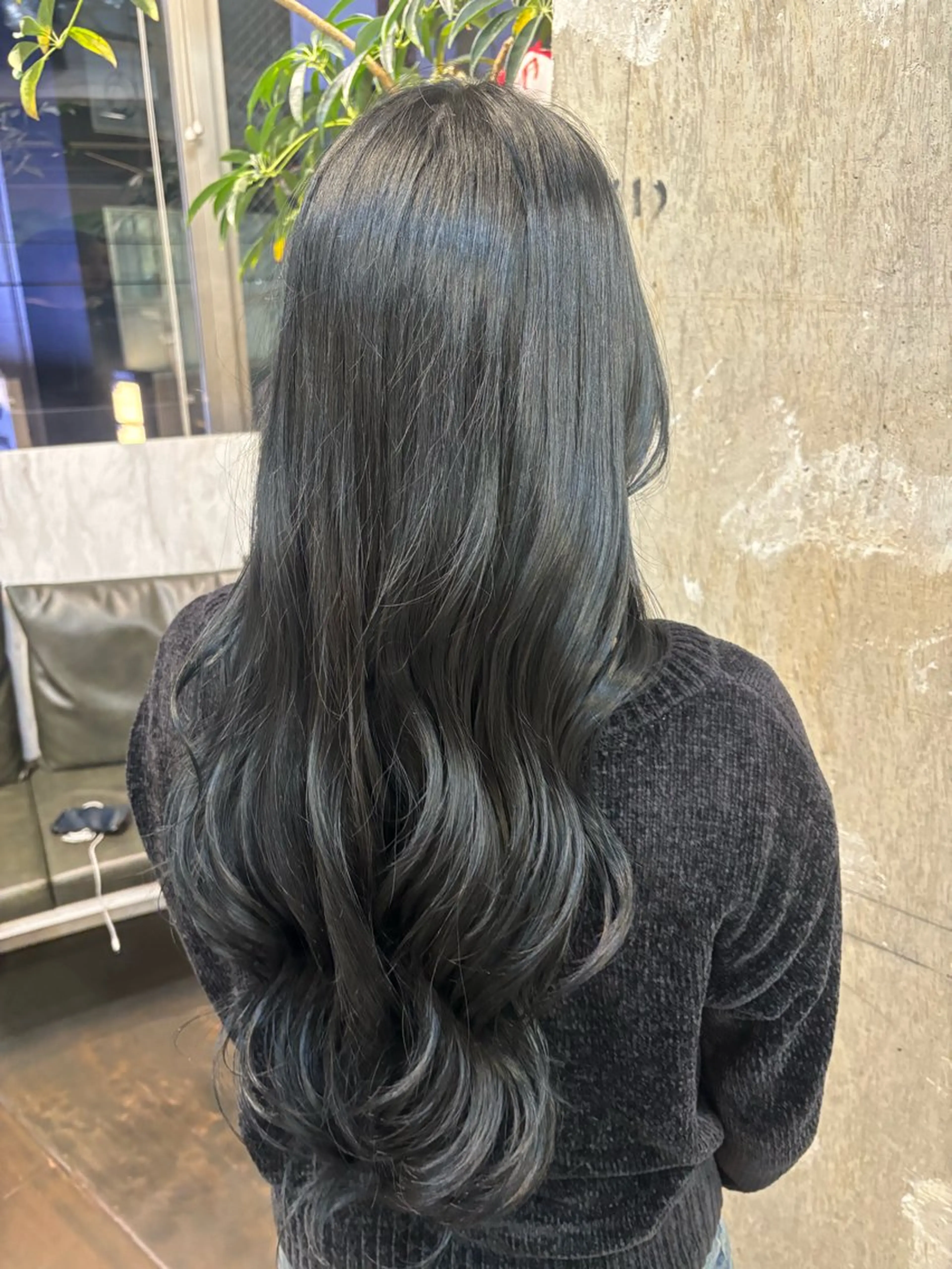 ロング カラー 黒髪 ブルーカラー ブルーブラック うるつやストレート パーマ🫧ちひろ🫧のヘアスタイル