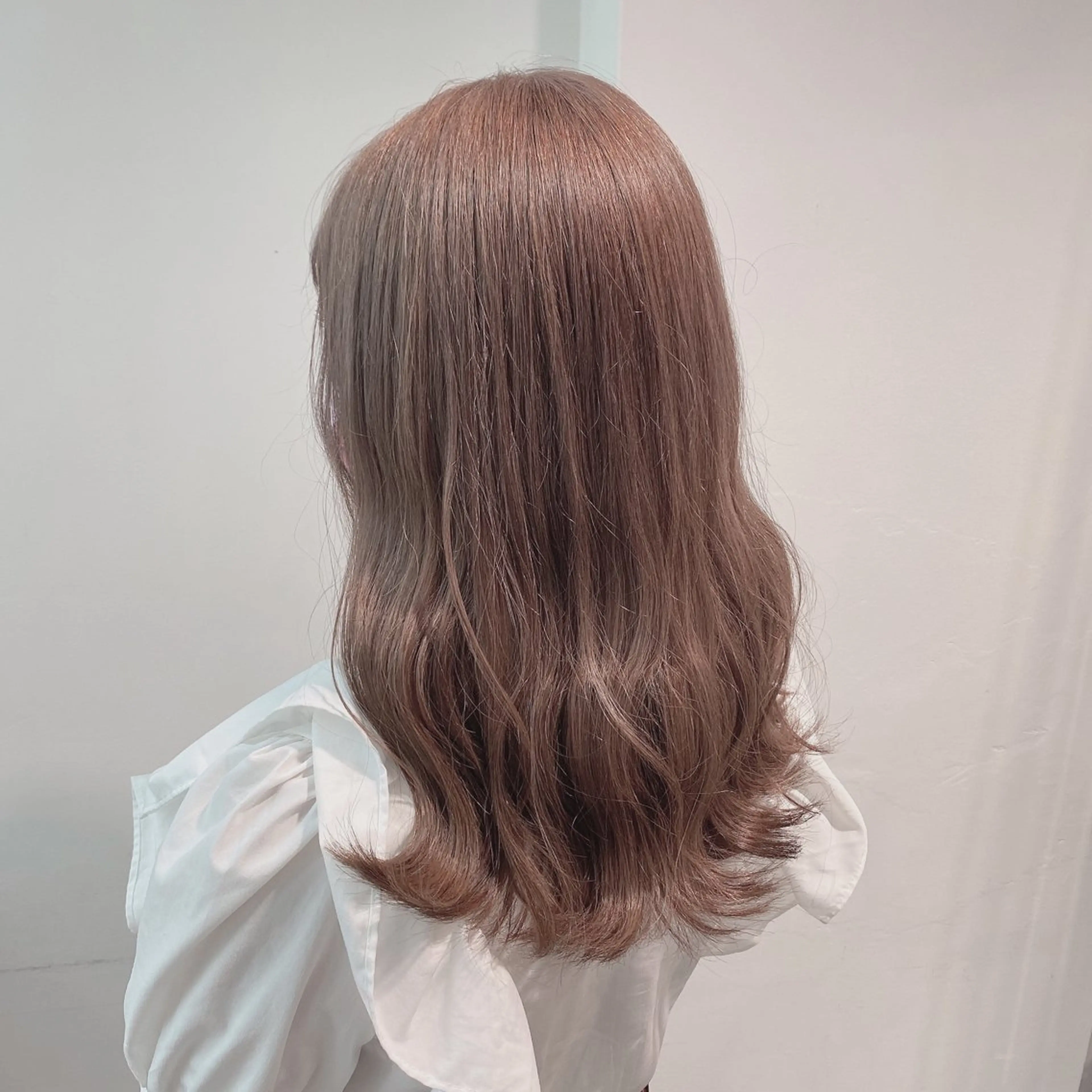 ロング カラー ヘアカラー トリートメント ヘッドスパ ヘアセット 韓国レイヤー🕊️ 柔らかベージュ🧸のヘアスタイル