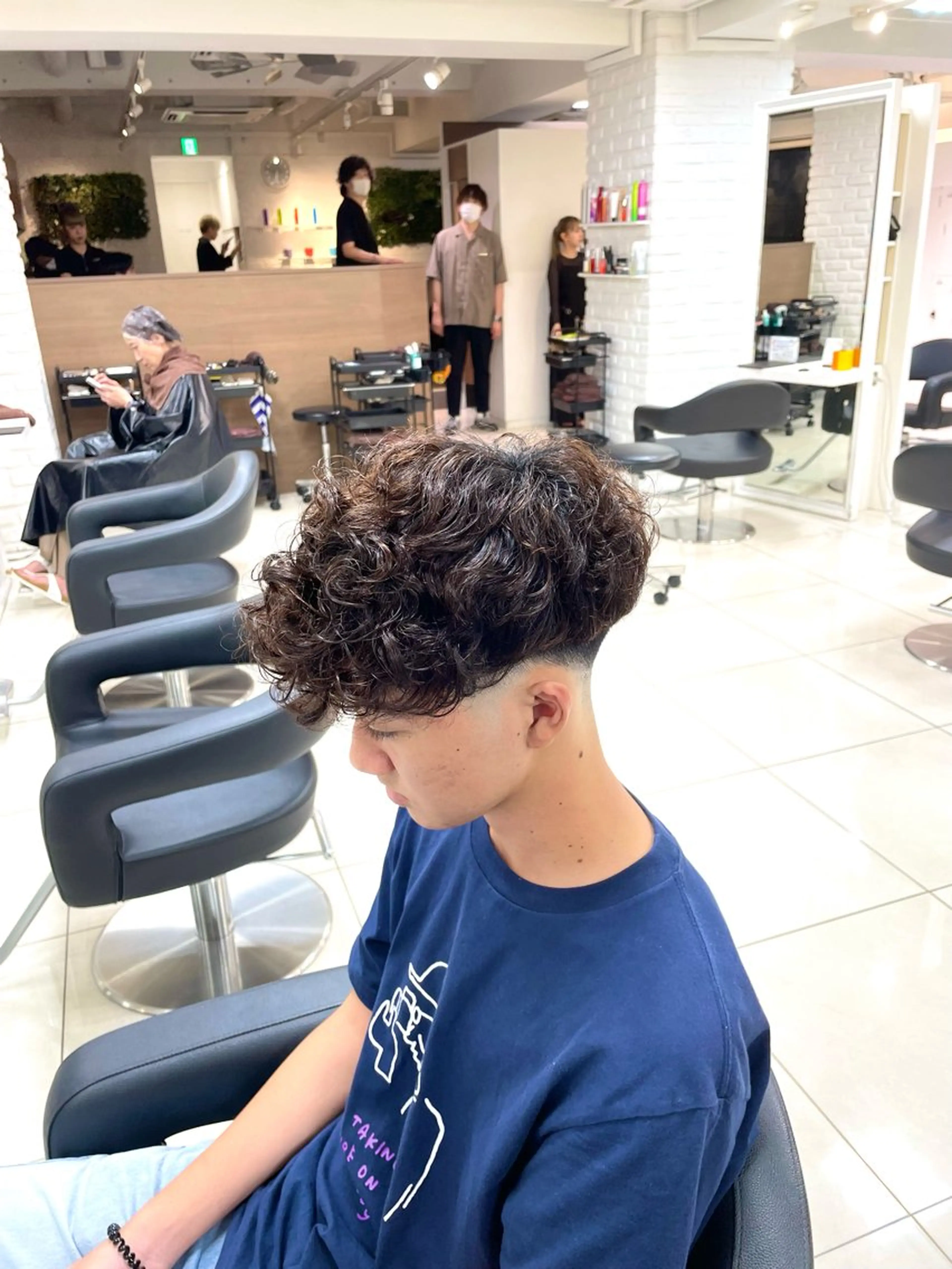 ショート パーマ メンズ スペインカール カット パーマ トリートメント フェザーパーマ職人 🪶ryosukeのヘアスタイル