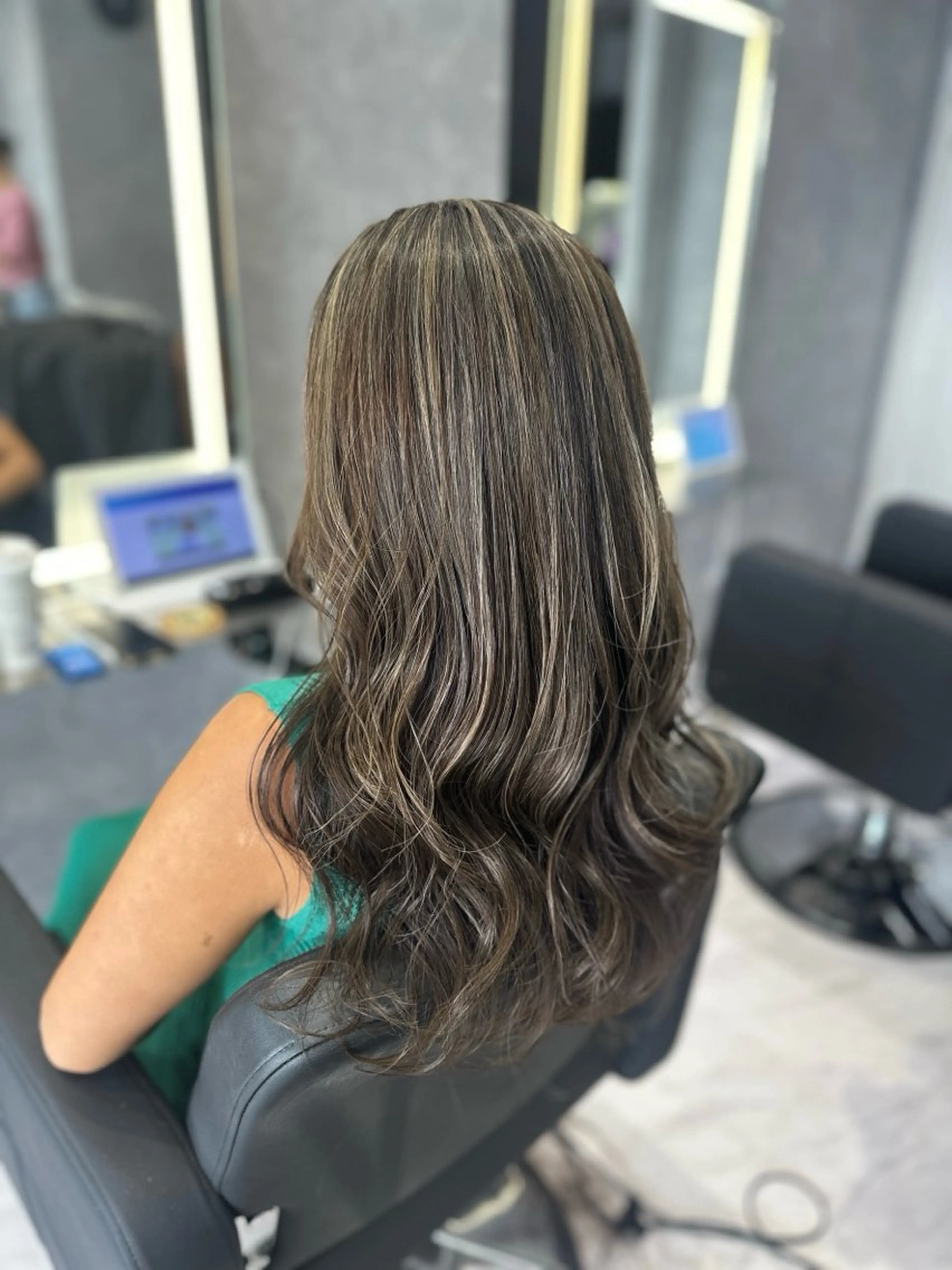 セミロング カラー ハイライトカラー ハイライト ヘアカラー CS made by SHACHU 栄所属・中村 さきのヘアスタイル