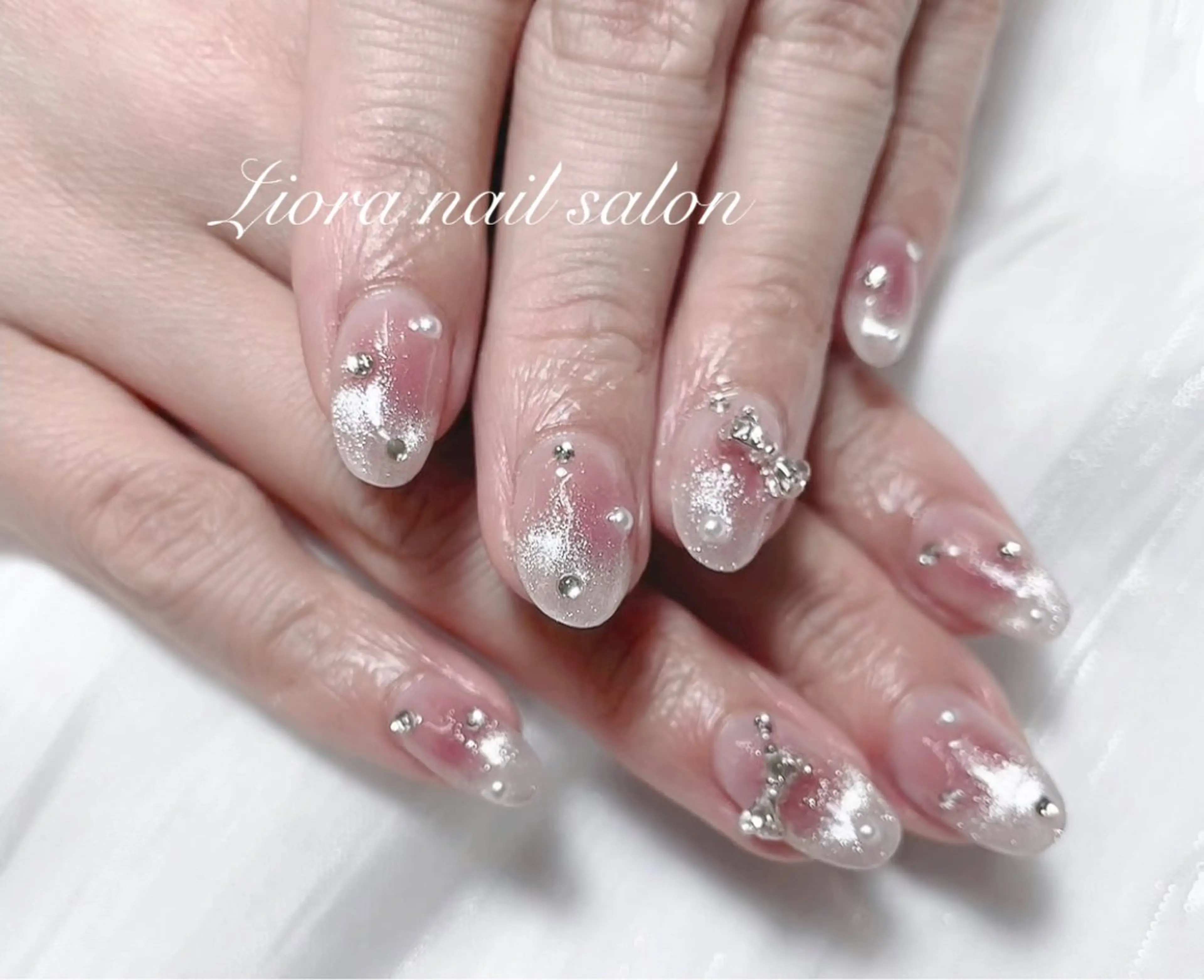 ネイル フレンチネイル ジェルネイル ガーリー グラデーション キラキラネイル ハンドネイル Liora nail スカルプ専門店のネイルデザイン