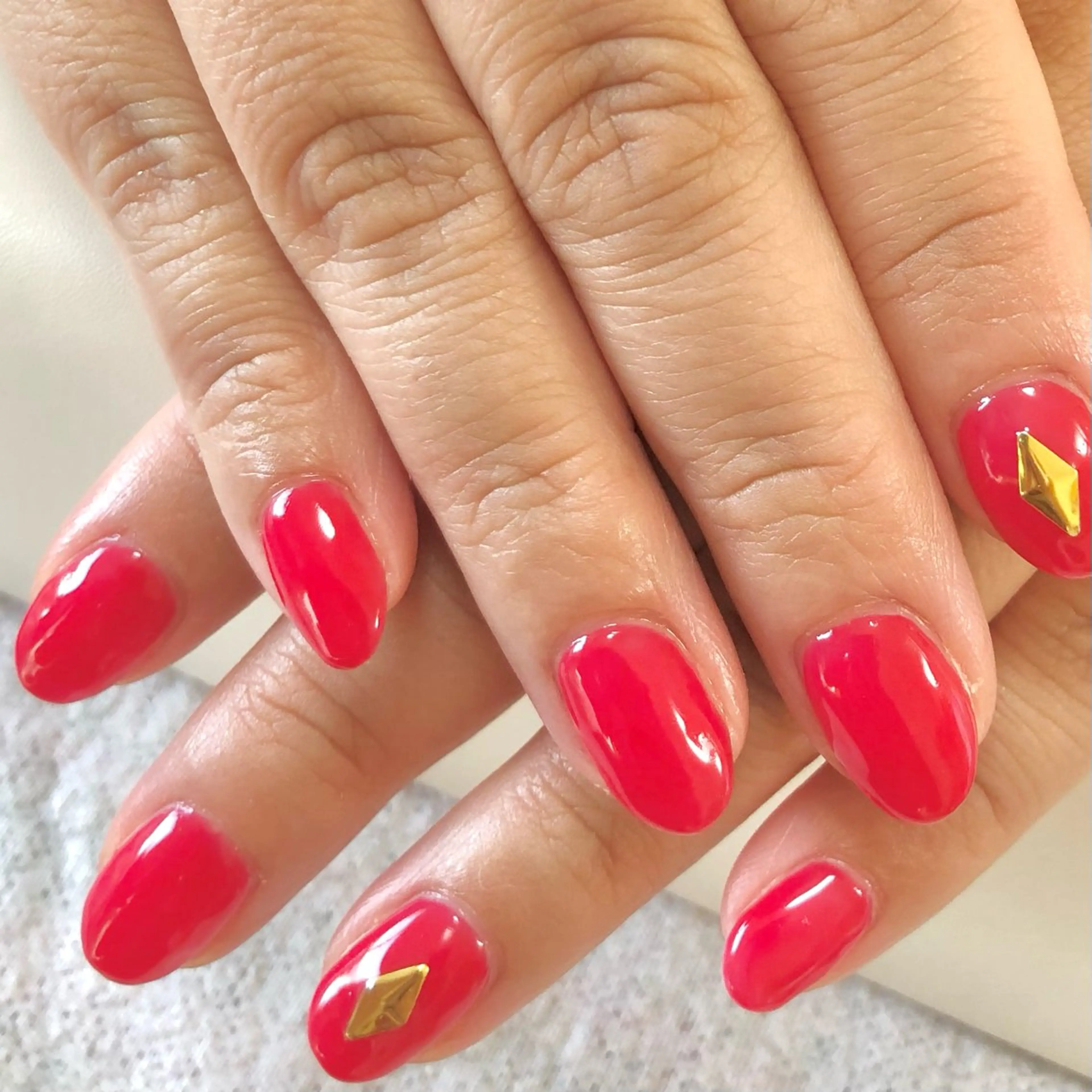 ネイル 赤色 ハンドネイル meeho所属・salon *meehoのネイルデザイン