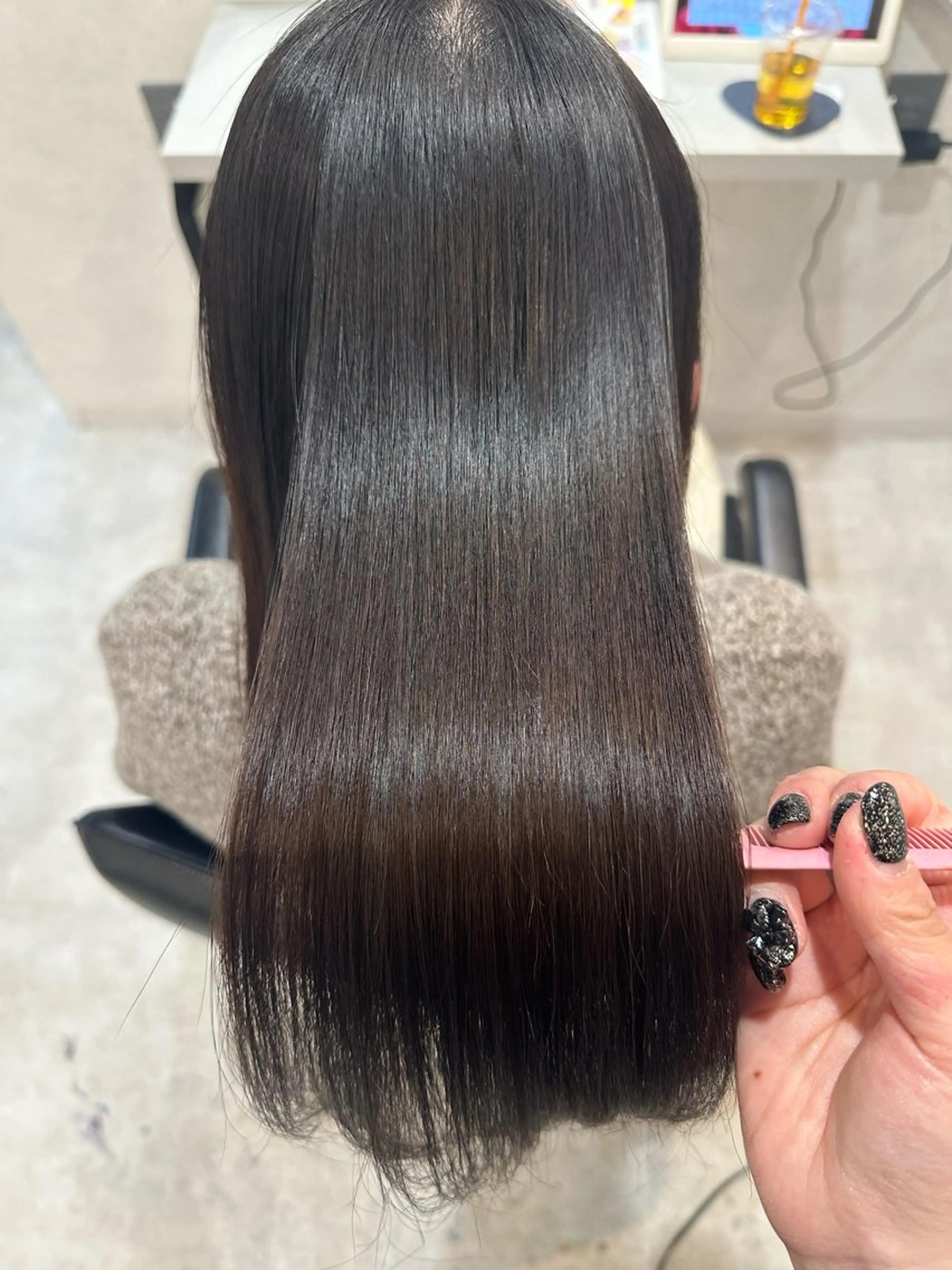 セミロング カット 縮毛矯正 艶カラー🫧髪質改善 Bonheur辻結凪のヘアスタイル